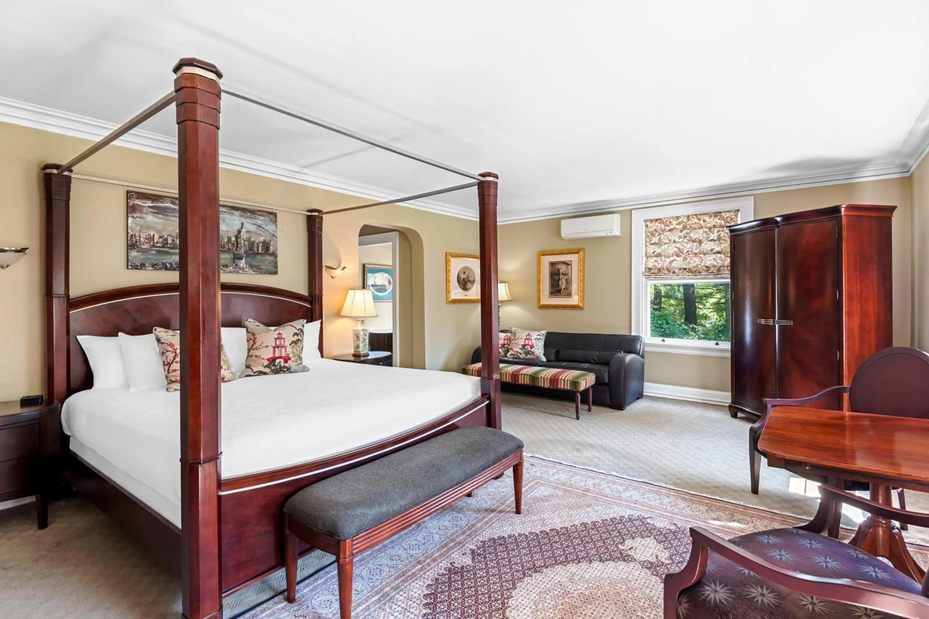 Bed in Benn Conger Inn