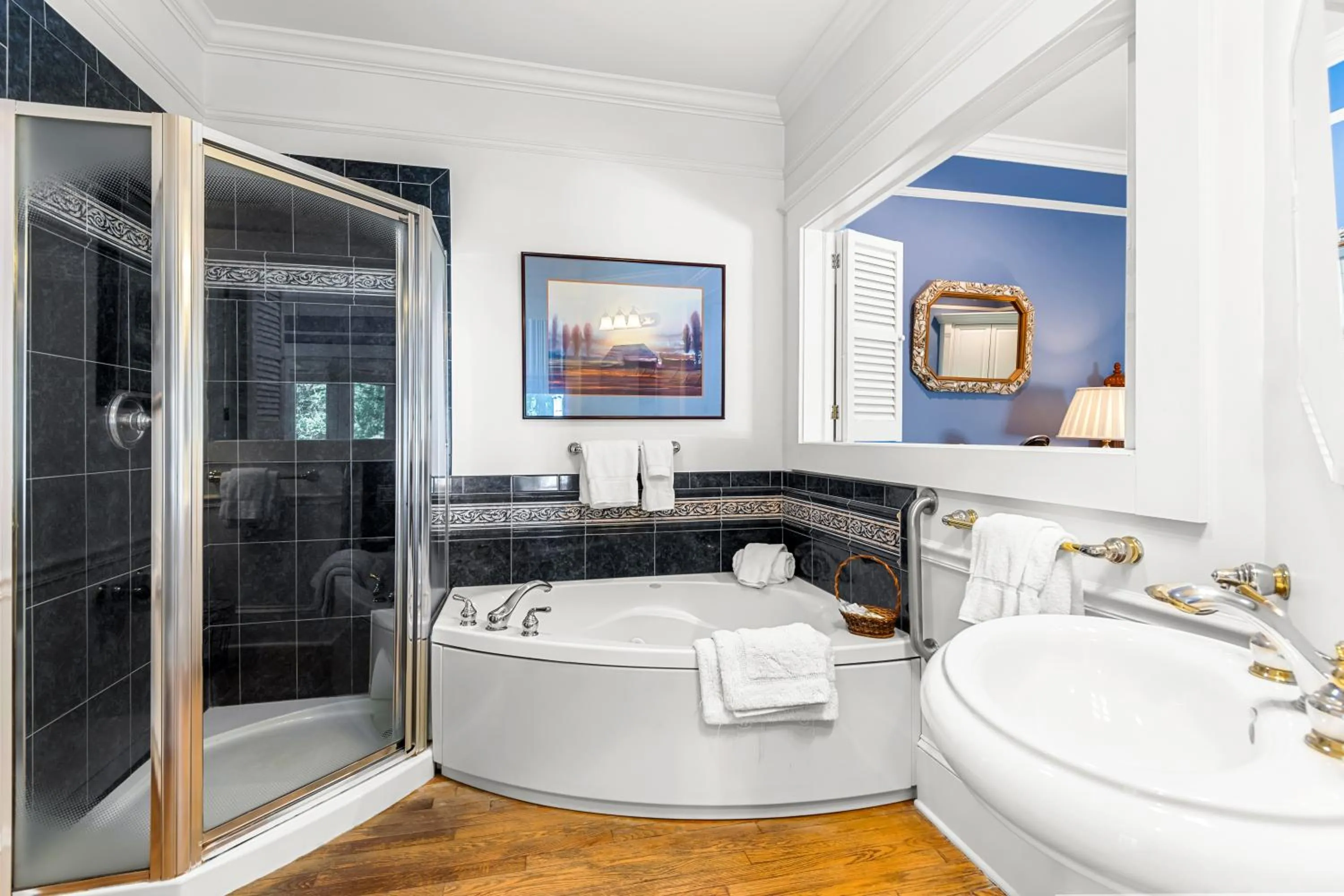 Toilet in Benn Conger Inn