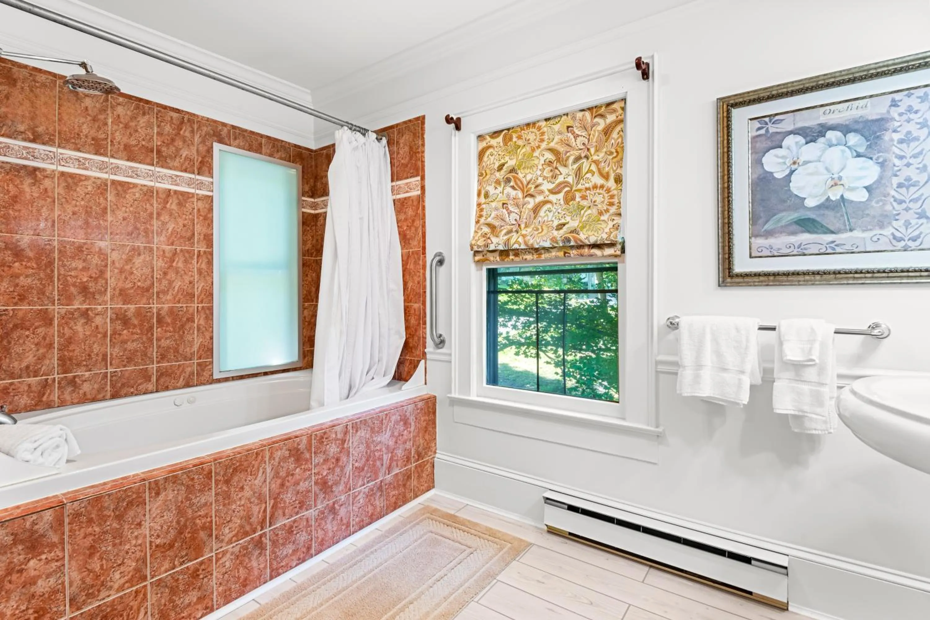 Shower in Benn Conger Inn