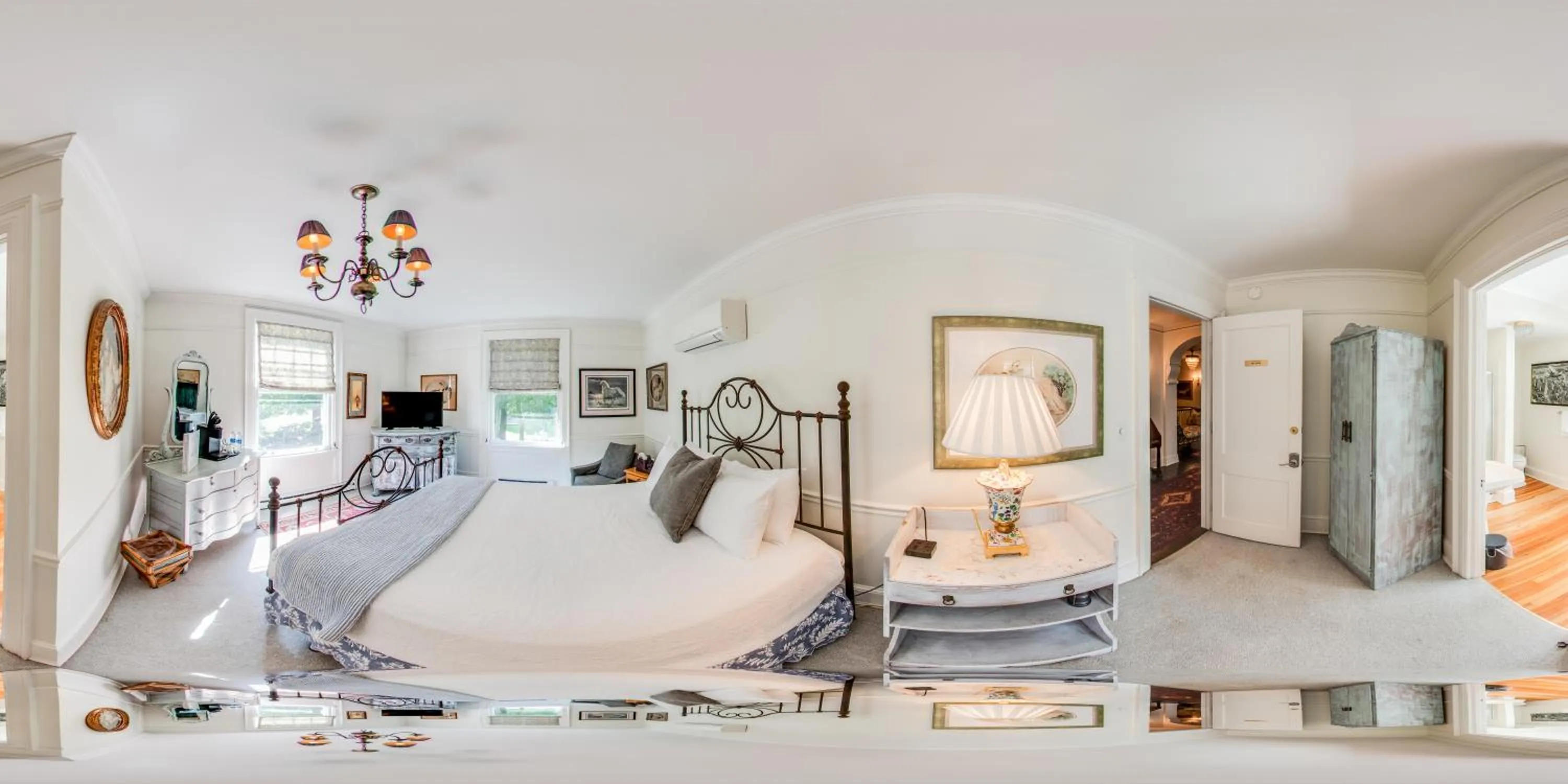 Bed in Benn Conger Inn