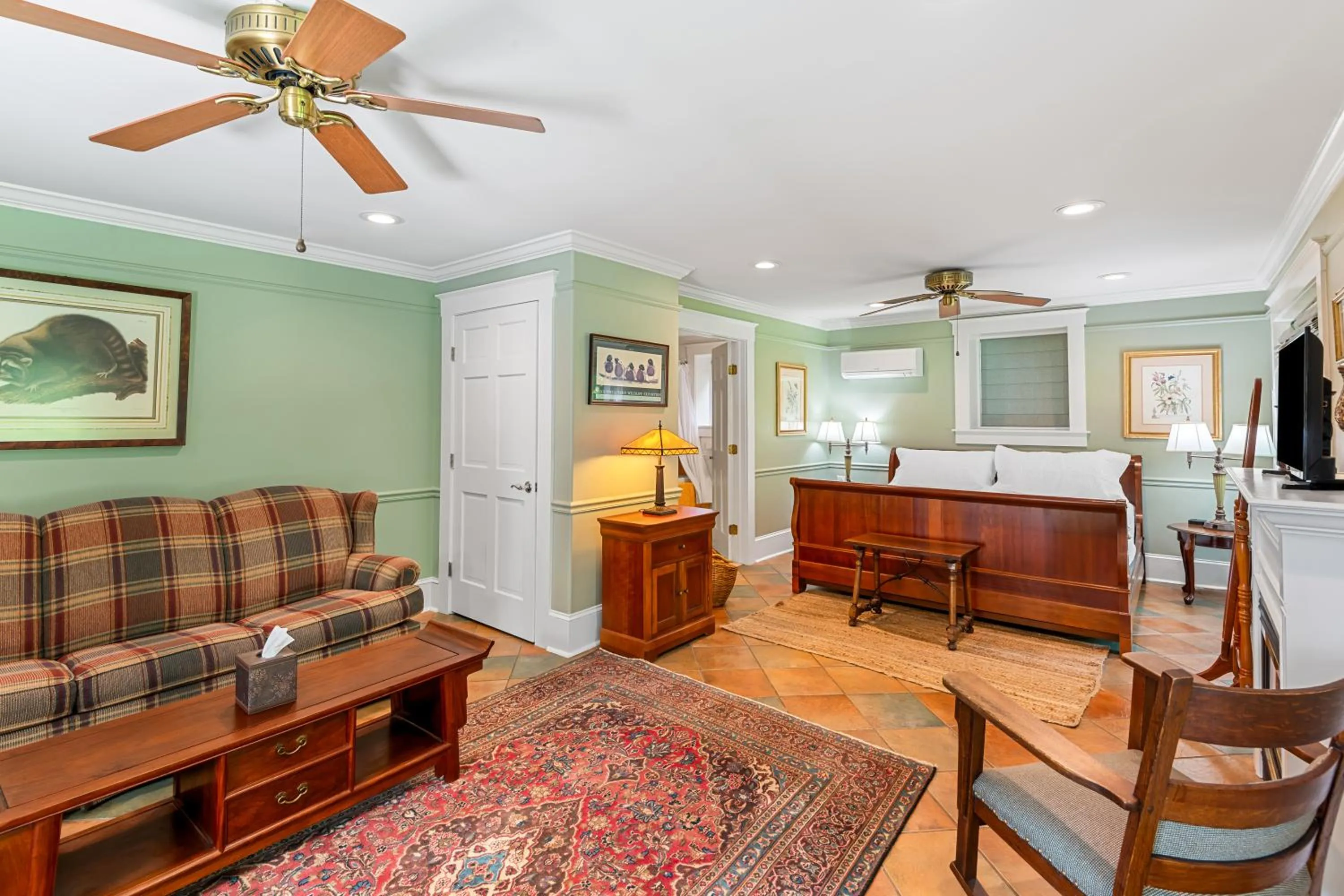 TV and multimedia in Benn Conger Inn