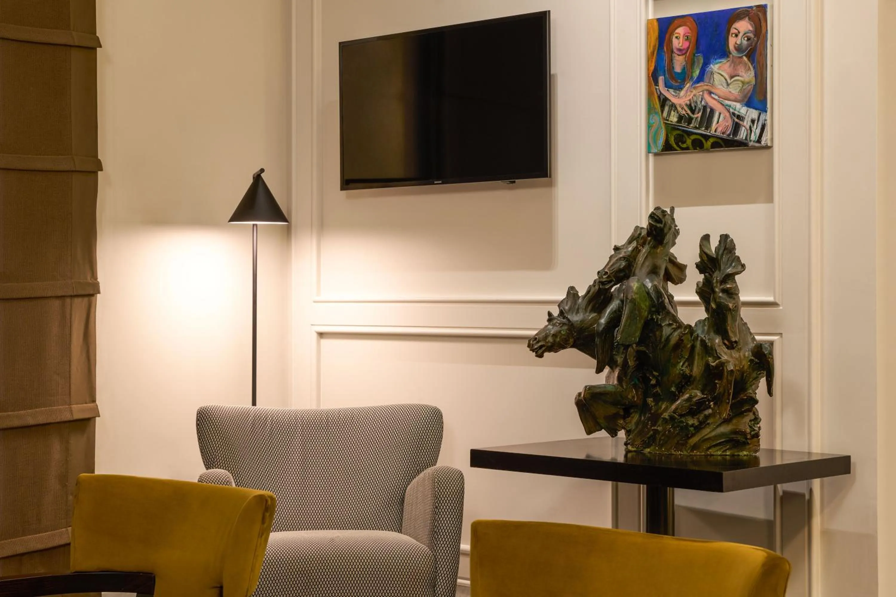 Communal lounge/ TV room in Hotel Mascagni