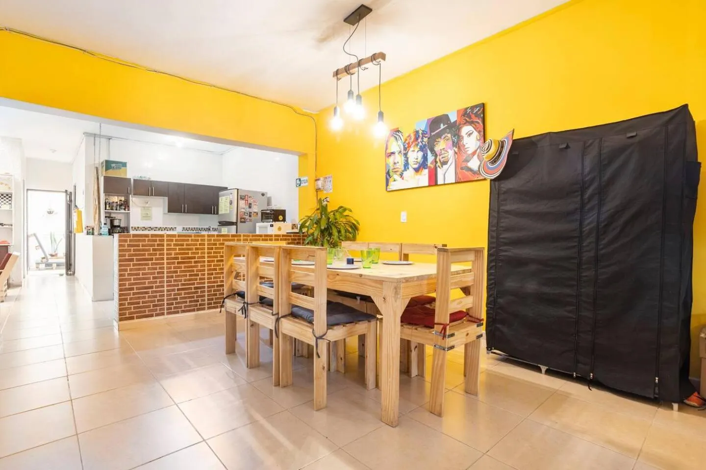 Dining area in Casa Clandestina Guest House