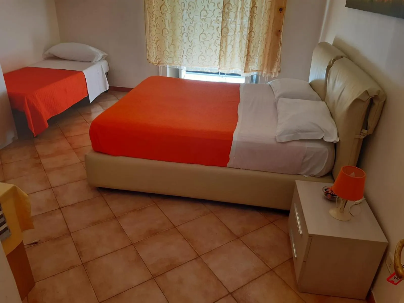 Photo of the whole room in Relais Napoli Velata