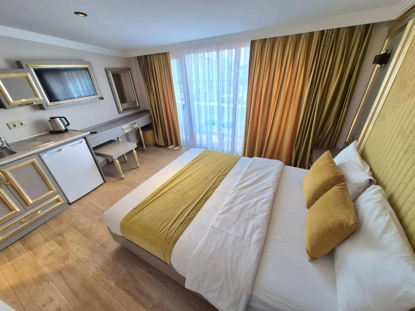 Bed in Taksim La Marino Hotel