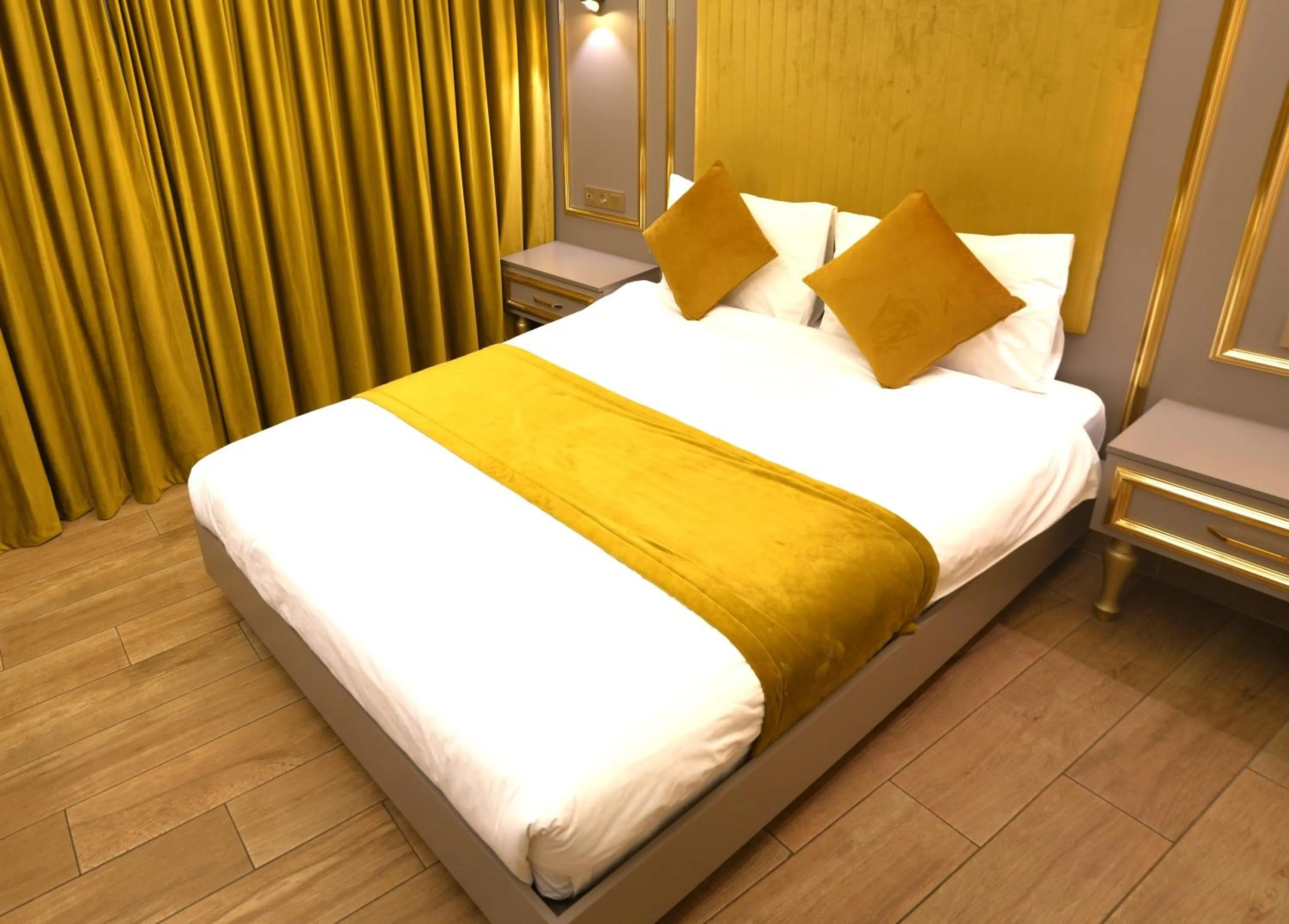 Bedroom, Bed in Taksim La Marino Hotel