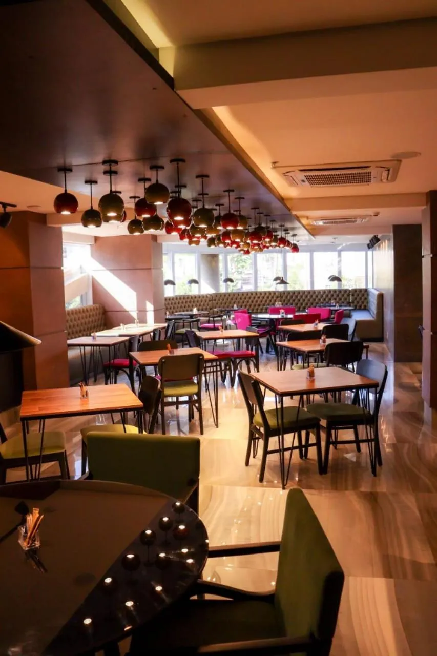 Restaurant/places to eat in QS Marista Hotel by Atlas