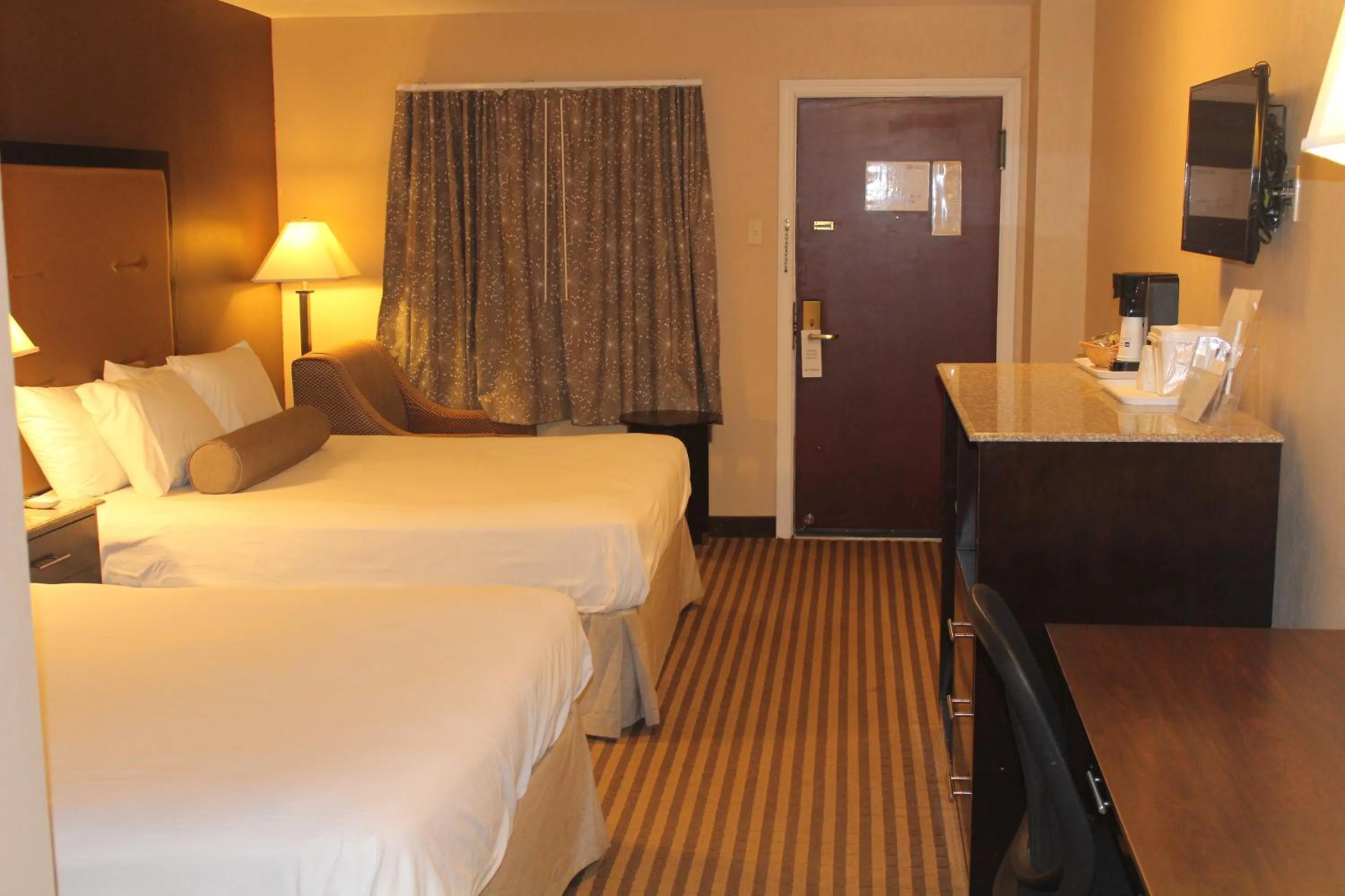 Photo of the whole room, Bed in Travelodge by Wyndham Bellmawr