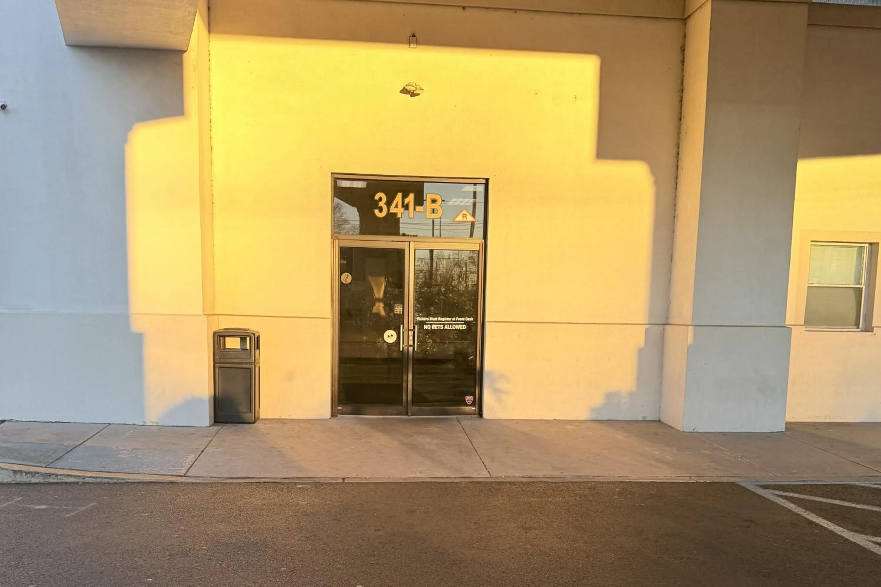 Facade/entrance in Travelodge by Wyndham Bellmawr