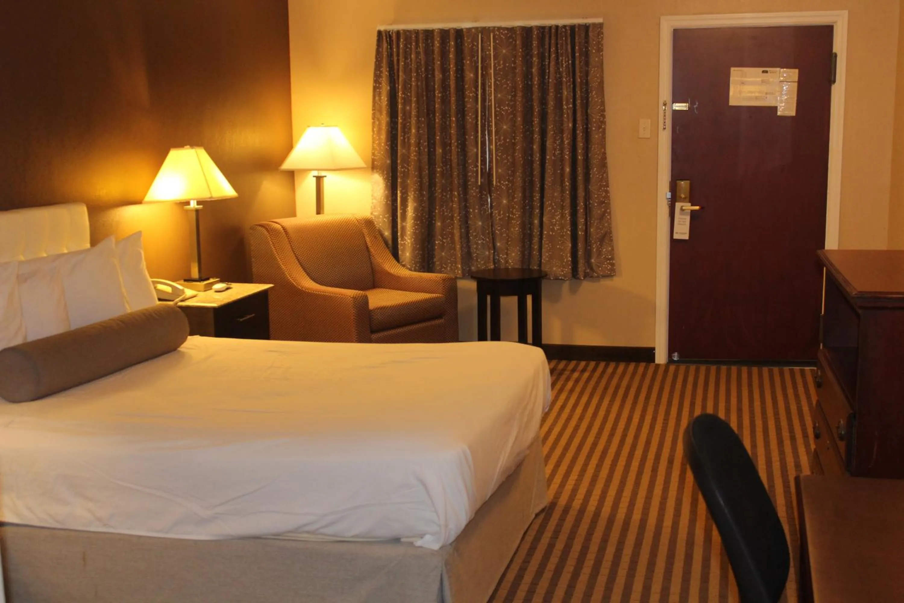 Photo of the whole room, Bed in Travelodge by Wyndham Bellmawr