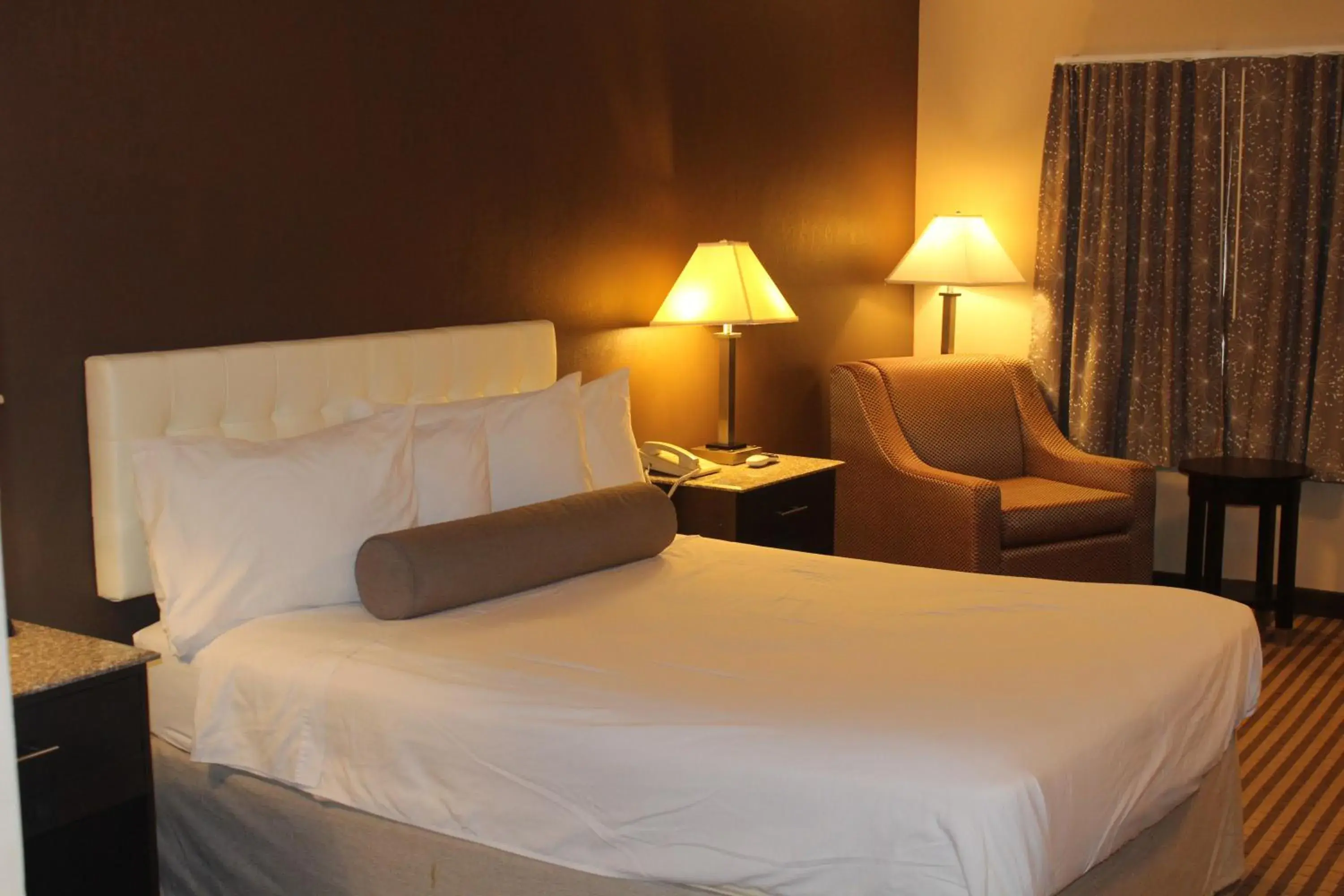 Queen Room - Non-Smoking in Travelodge by Wyndham Bellmawr Queen Room - Non-Smoking in Travelodge by Wyndham Bellmawr