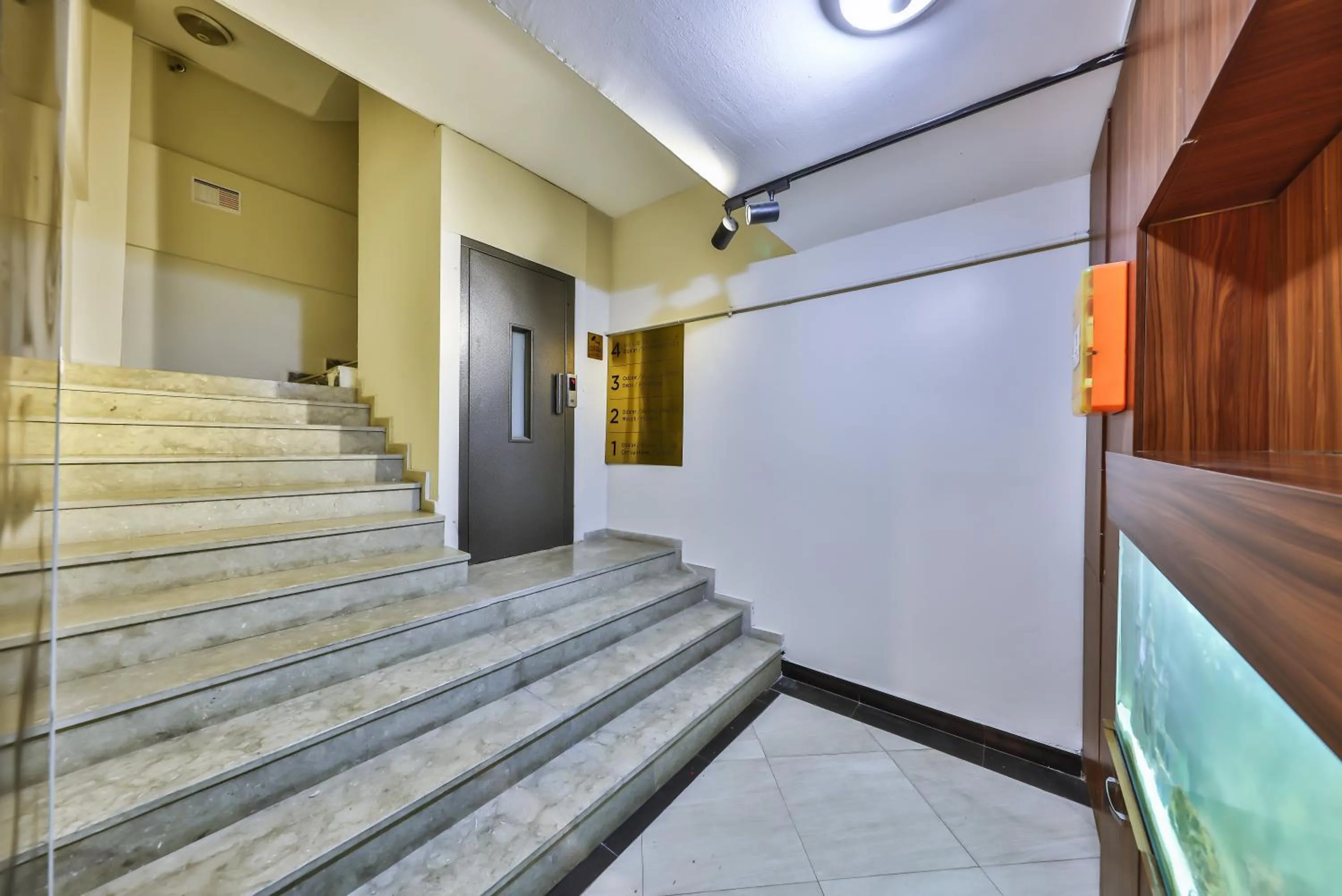 Lobby or reception in Gökçe Pansiyon - Only men