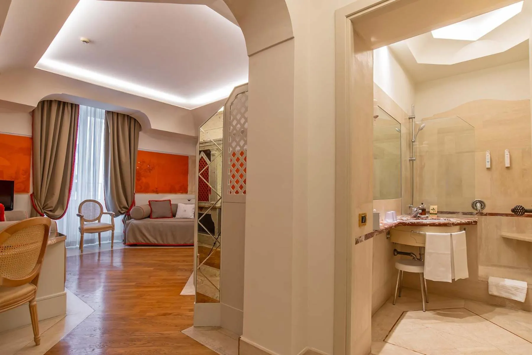 Photo of the whole room in Hotel Isa