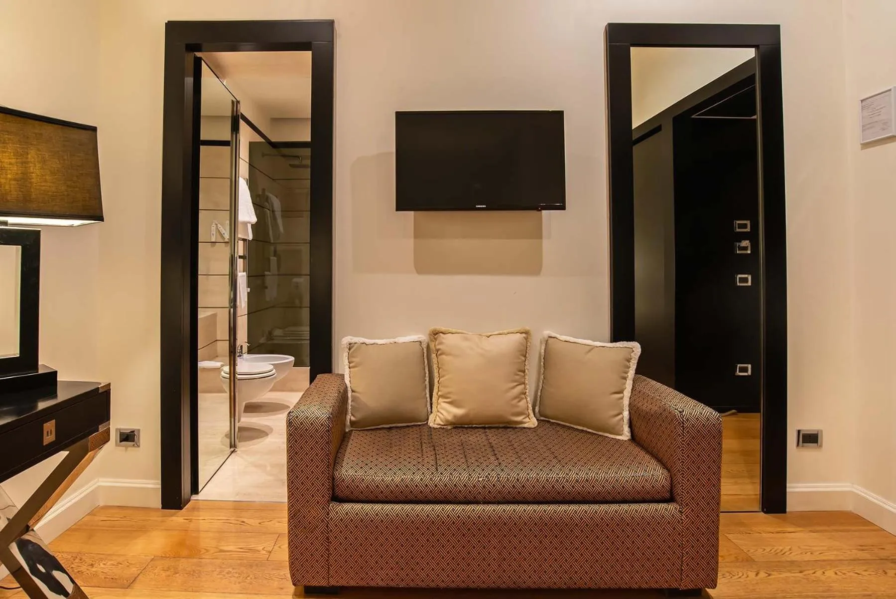 Photo of the whole room in Hotel Isa