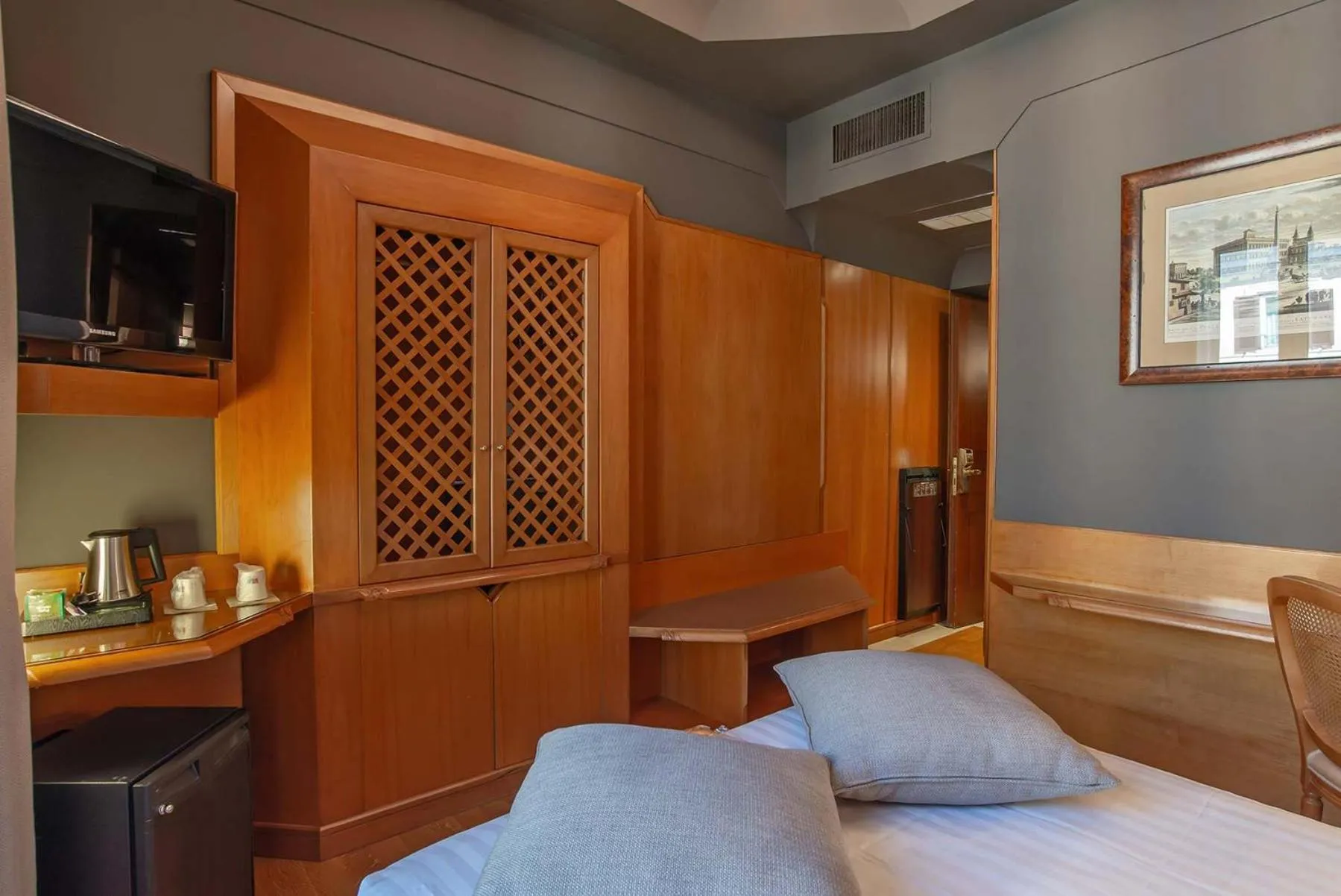 Photo of the whole room, Bed in Hotel Isa