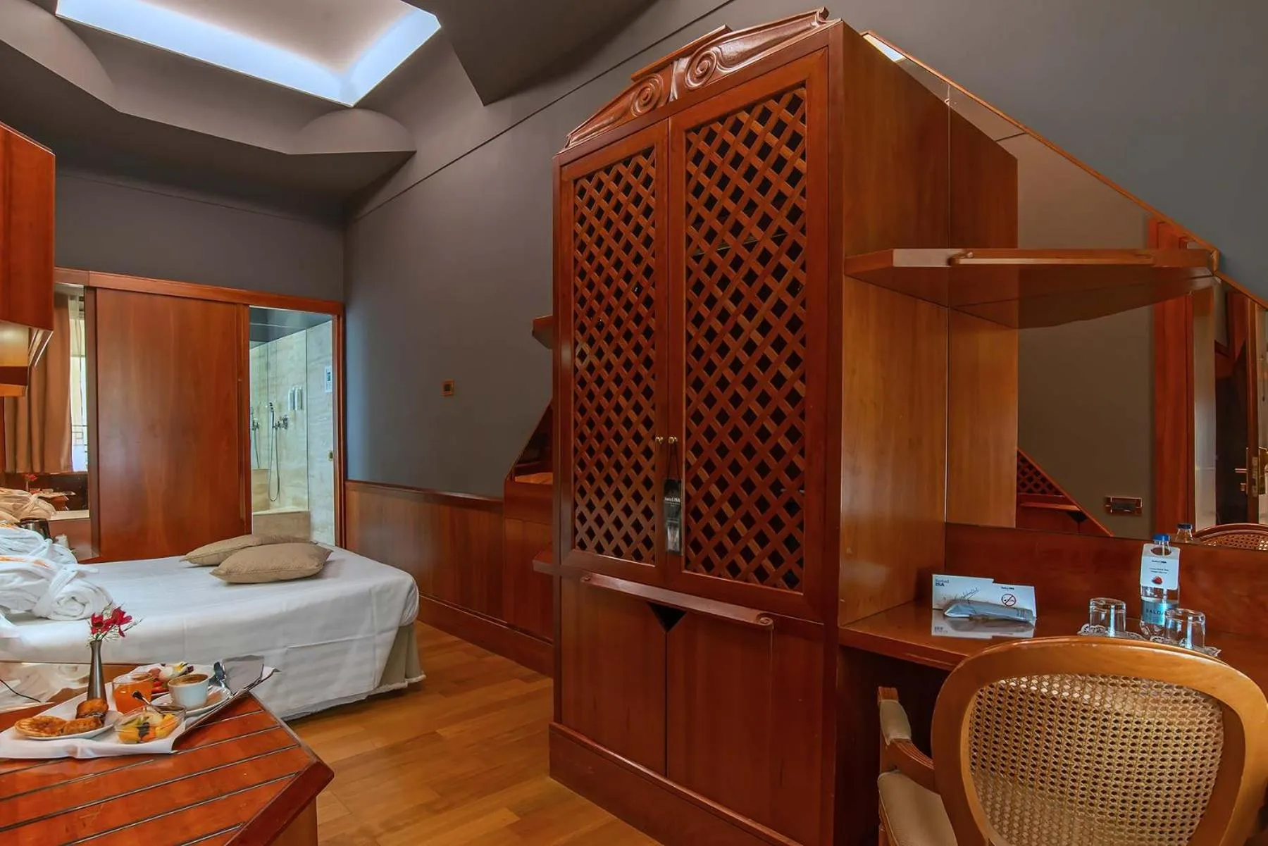 Photo of the whole room in Hotel Isa