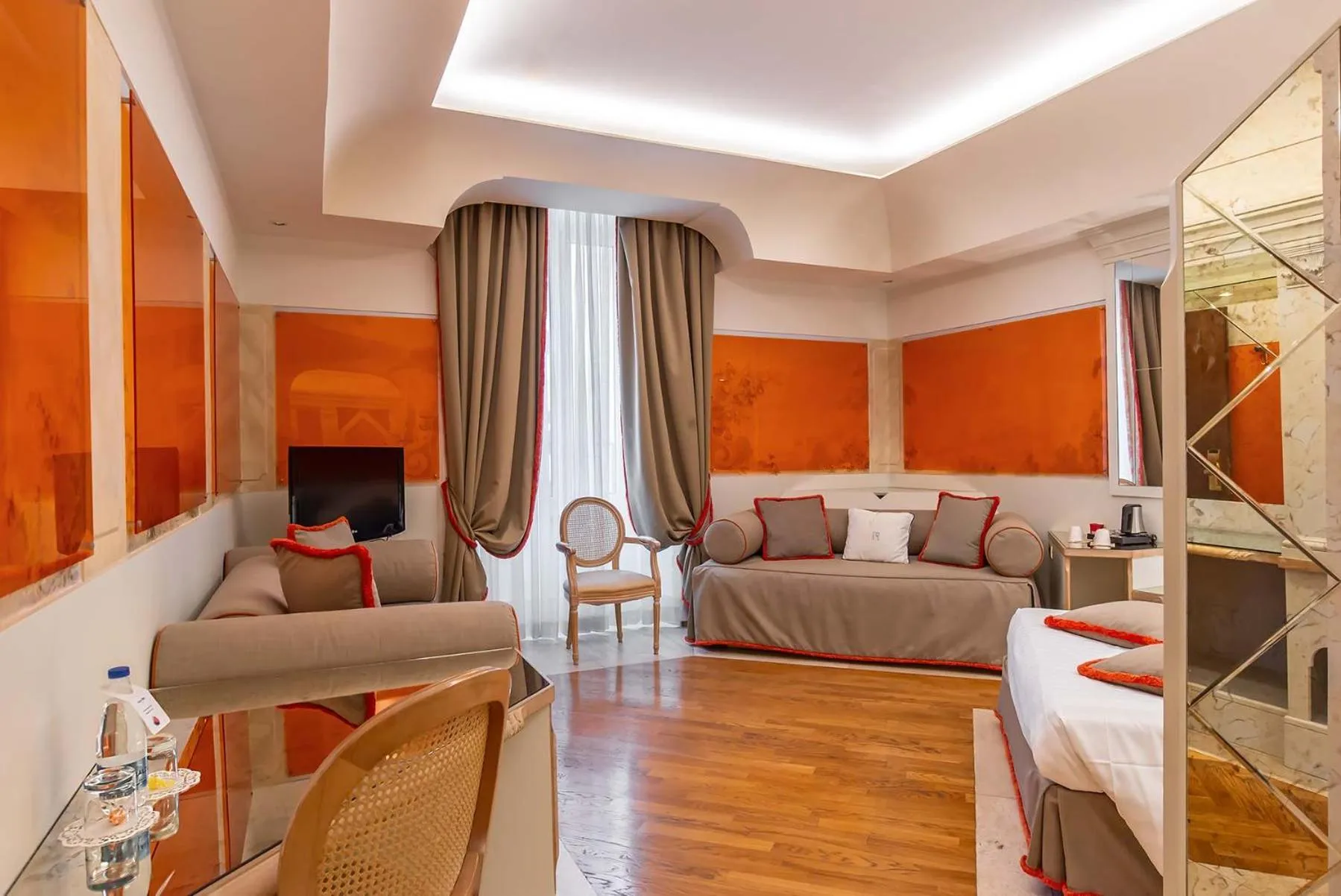 Photo of the whole room in Hotel Isa