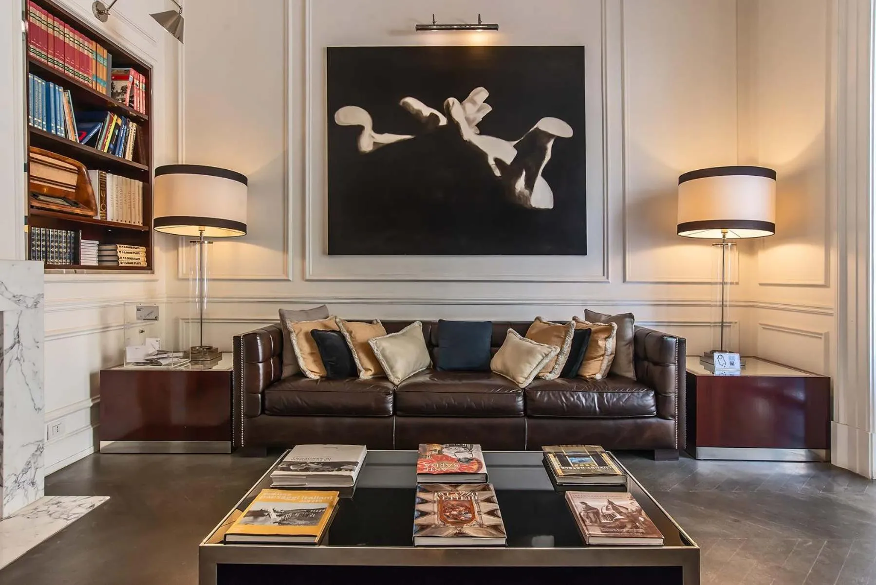 Communal lounge/ TV room in Hotel Isa