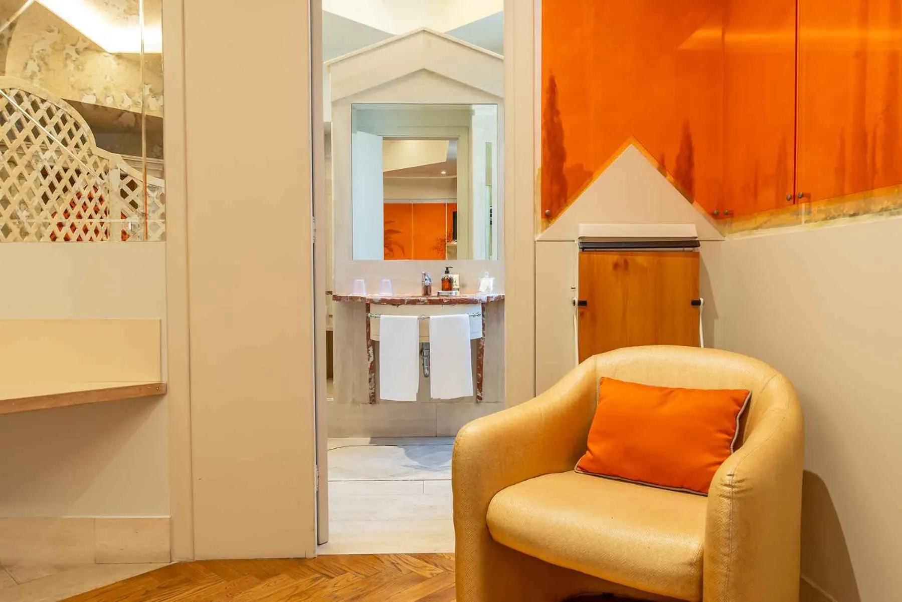 Photo of the whole room in Hotel Isa