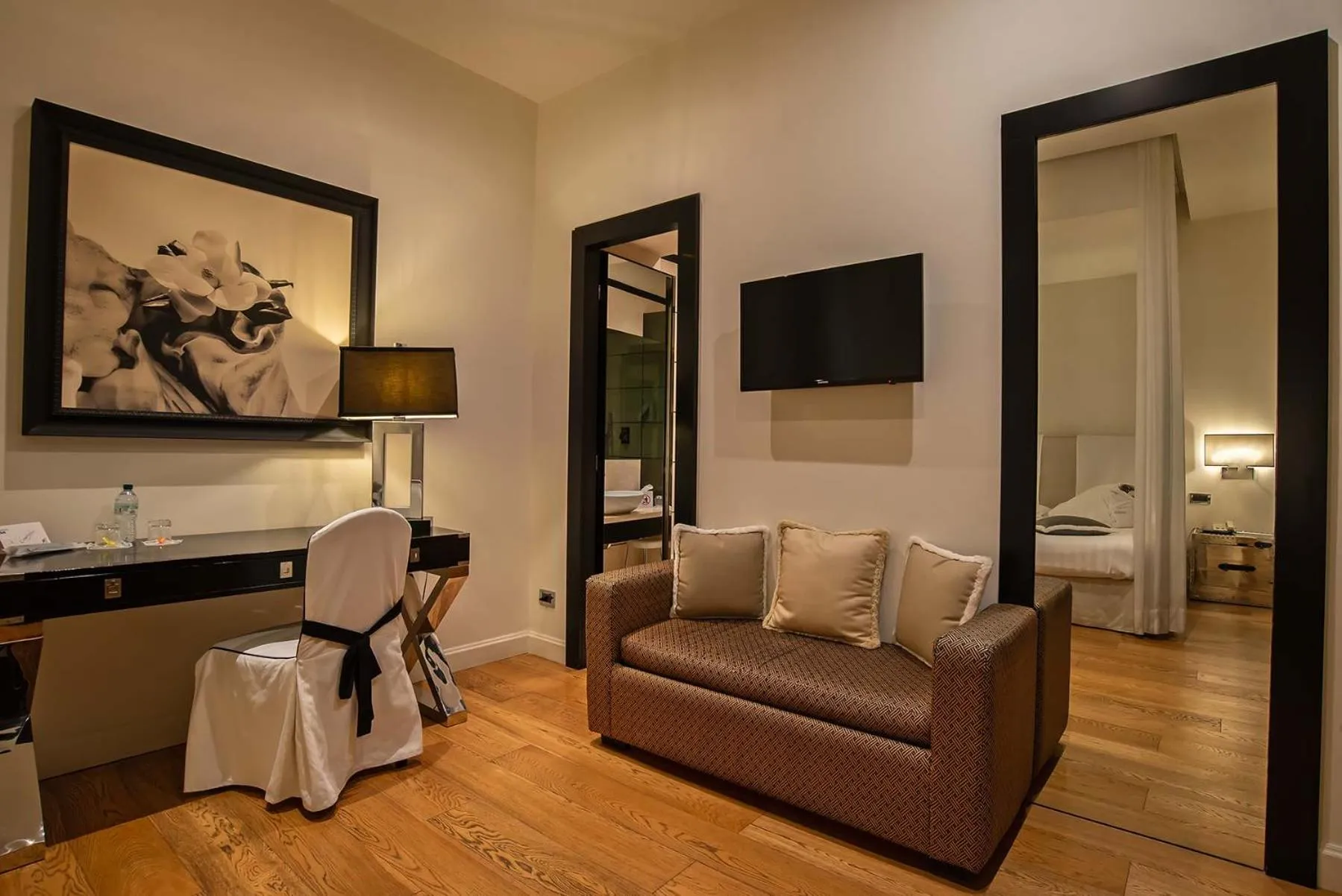 Photo of the whole room in Hotel Isa