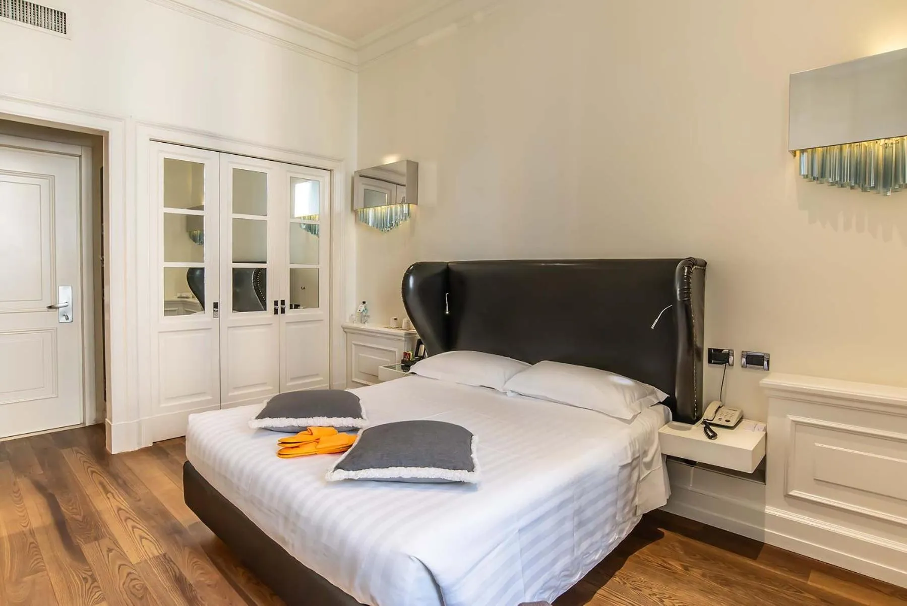 Photo of the whole room, Bed in Hotel Isa