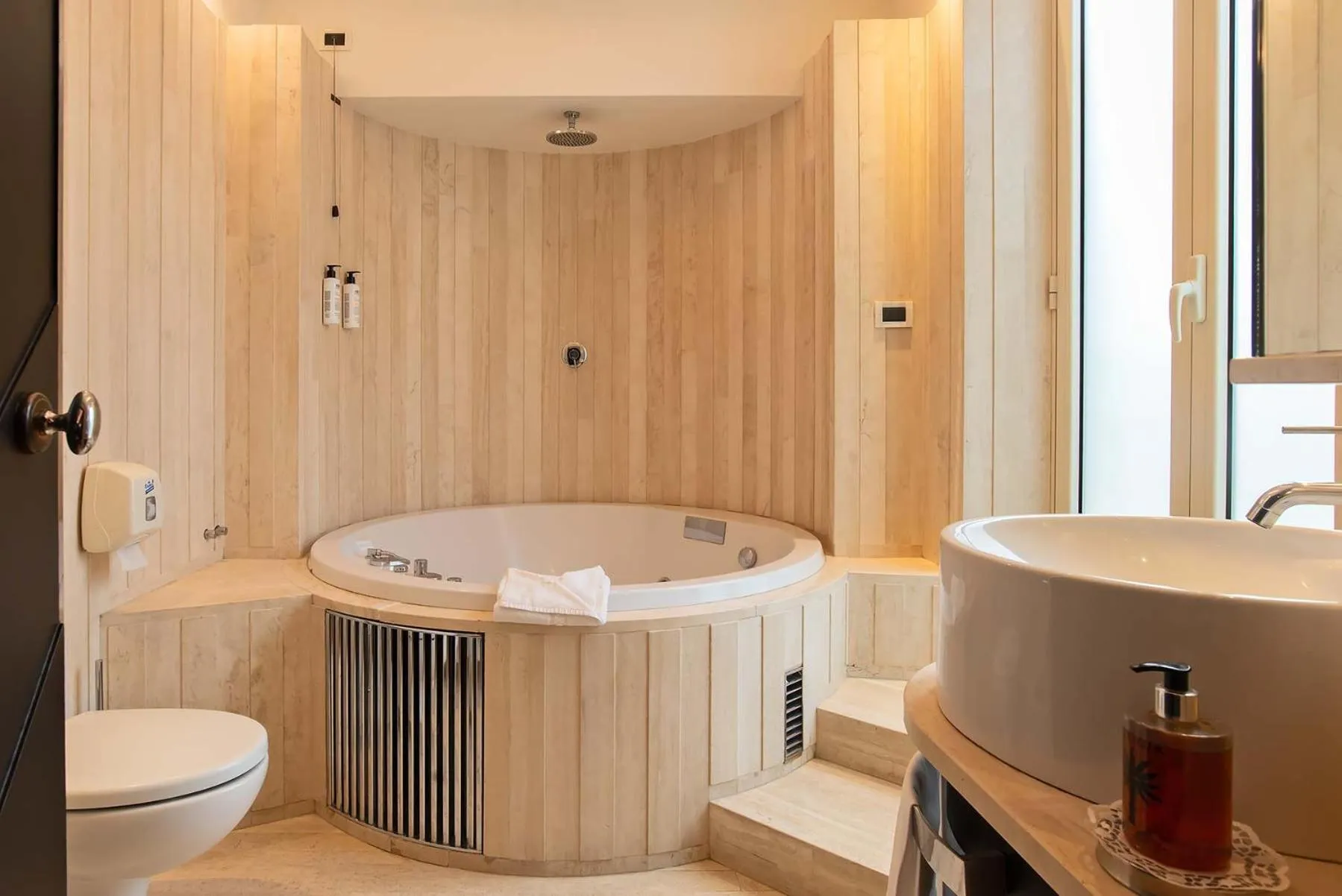 Hot Tub in Hotel Isa