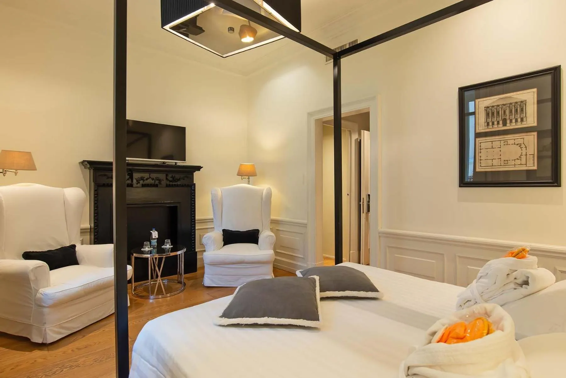 Photo of the whole room, Bed in Hotel Isa