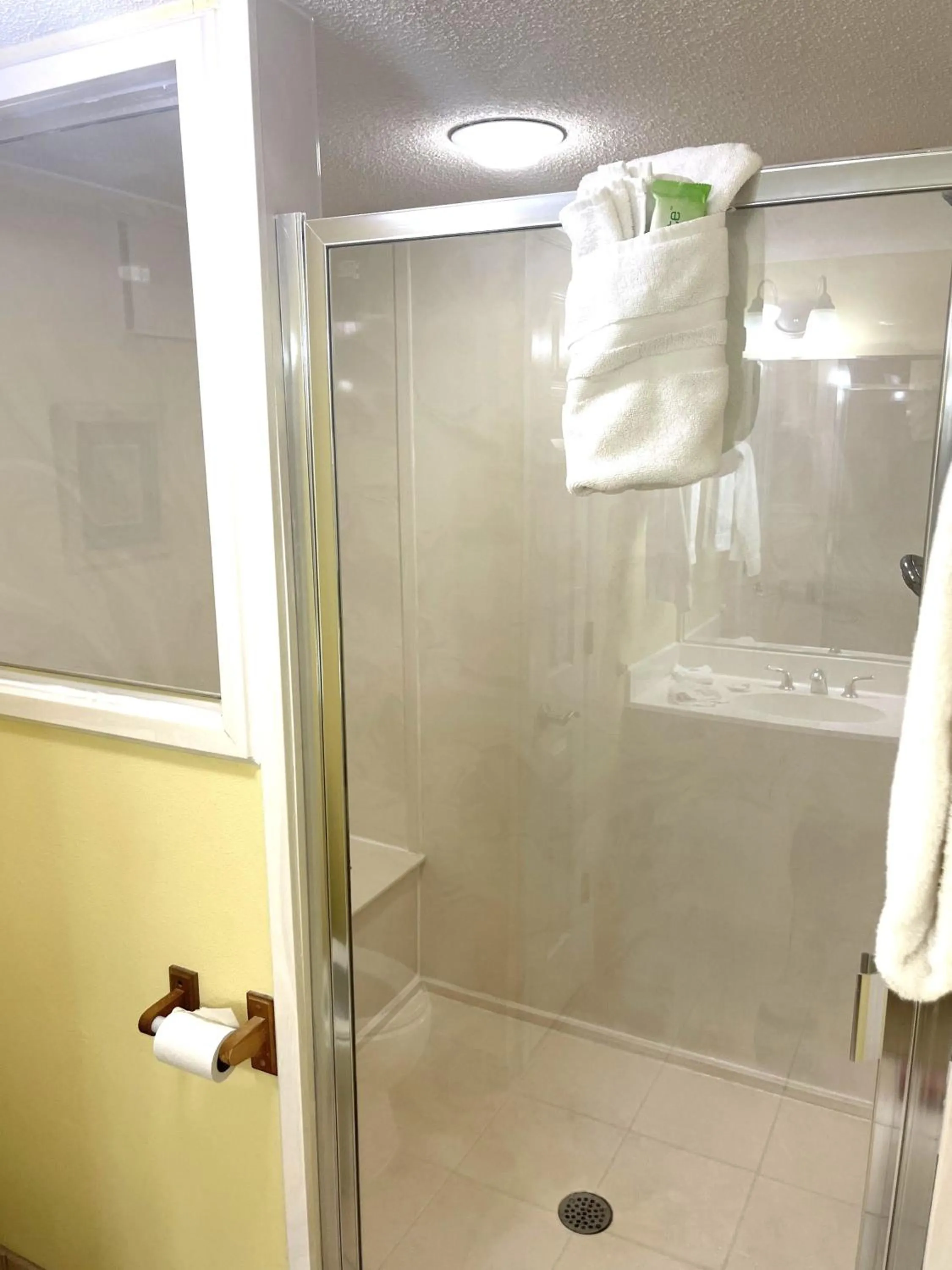 Bathroom in Soundside Holiday Beach Resort