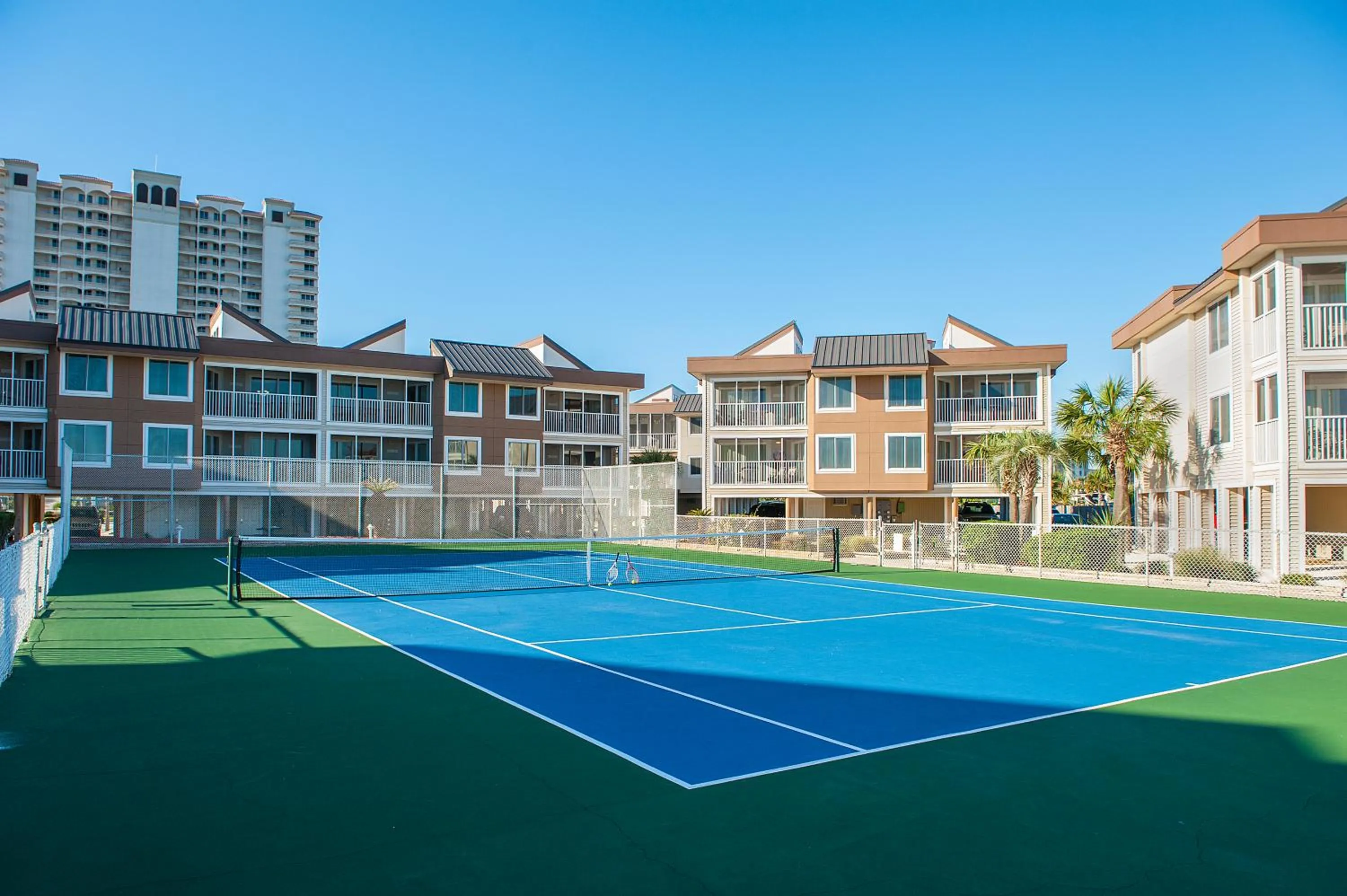 Tennis court in Soundside Holiday Beach Resort