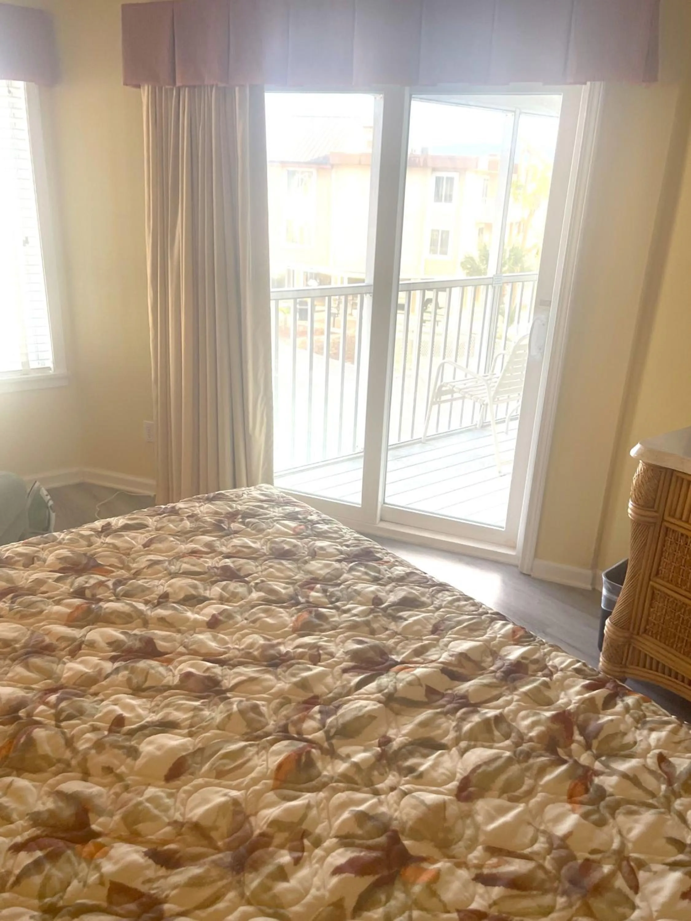 Bed in Soundside Holiday Beach Resort