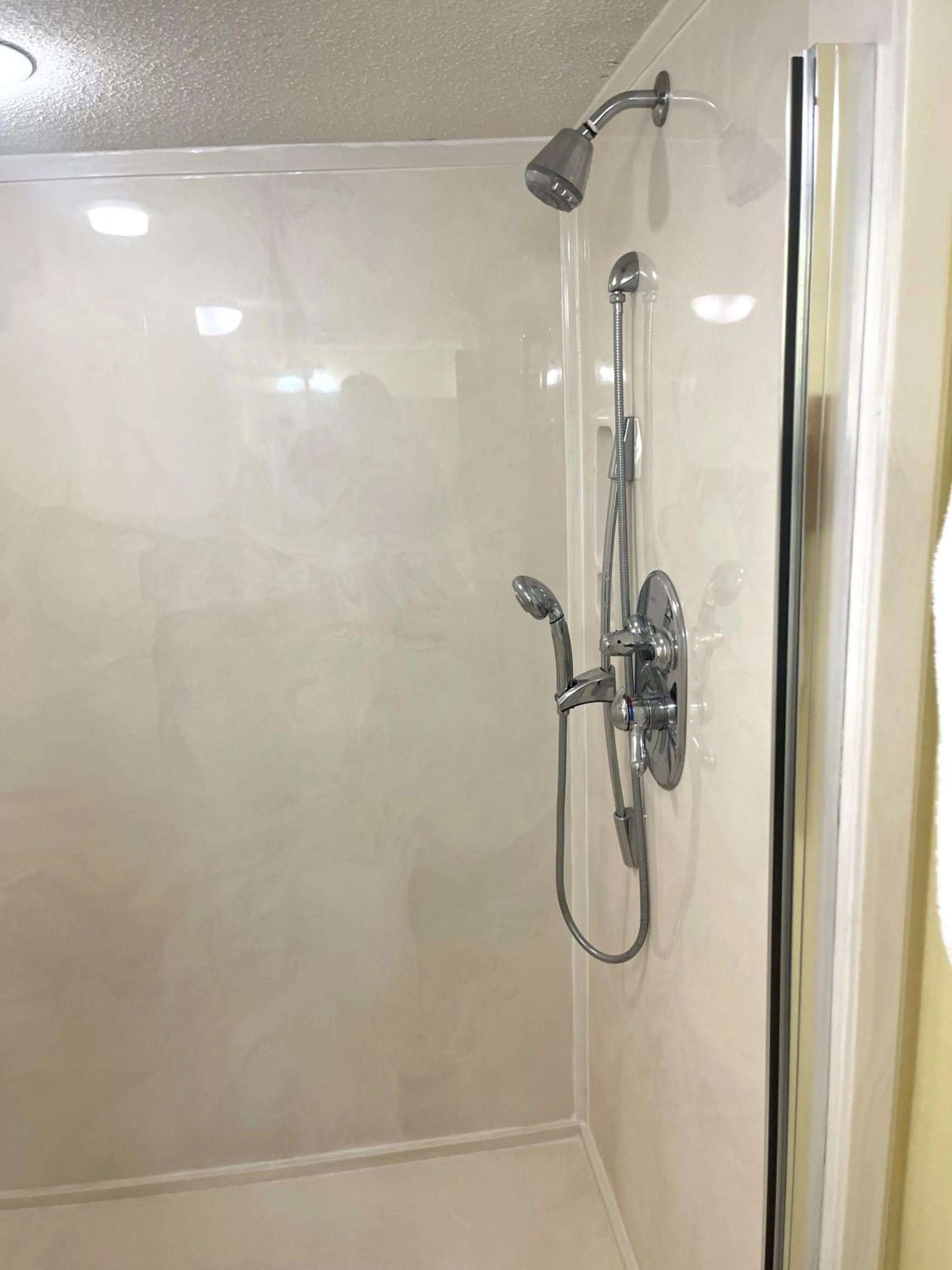Shower in Soundside Holiday Beach Resort