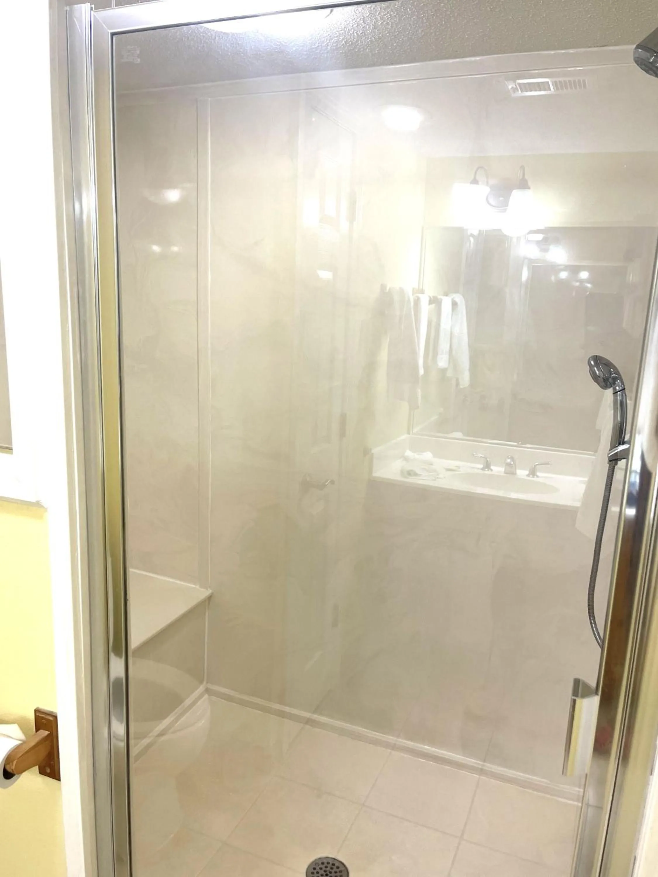 Shower in Soundside Holiday Beach Resort