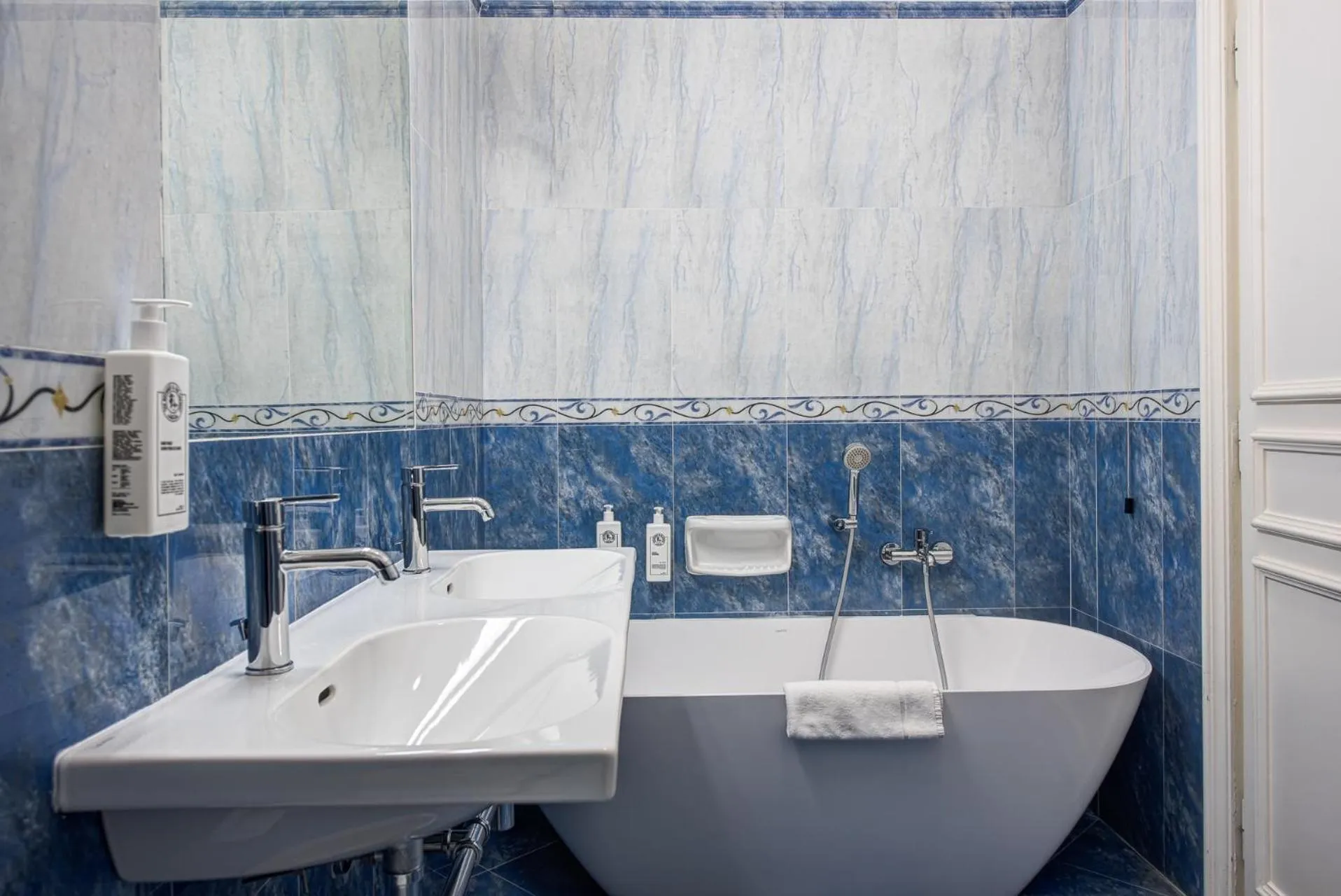 Bathroom in Majestic Palace Hotel
