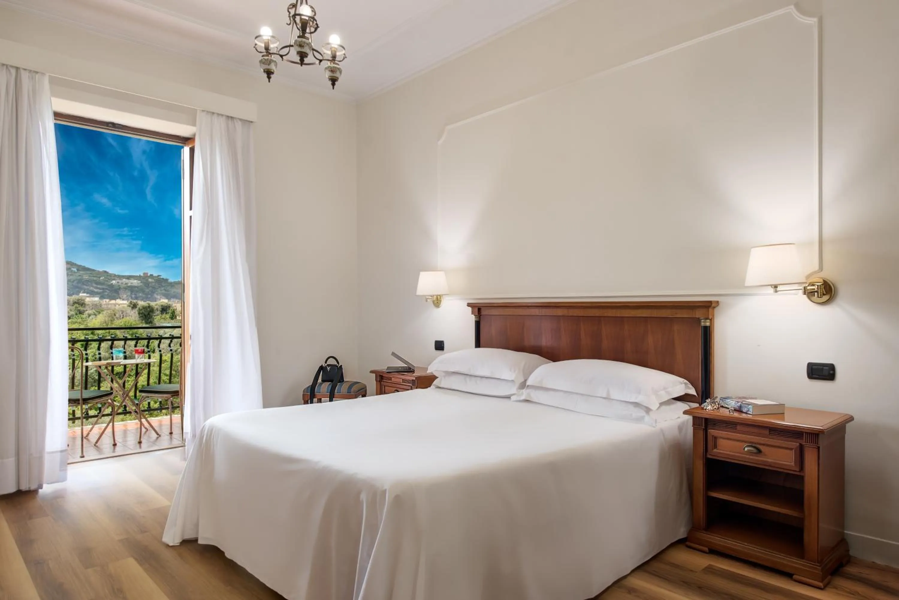 Photo of the whole room, Bed in Majestic Palace Hotel