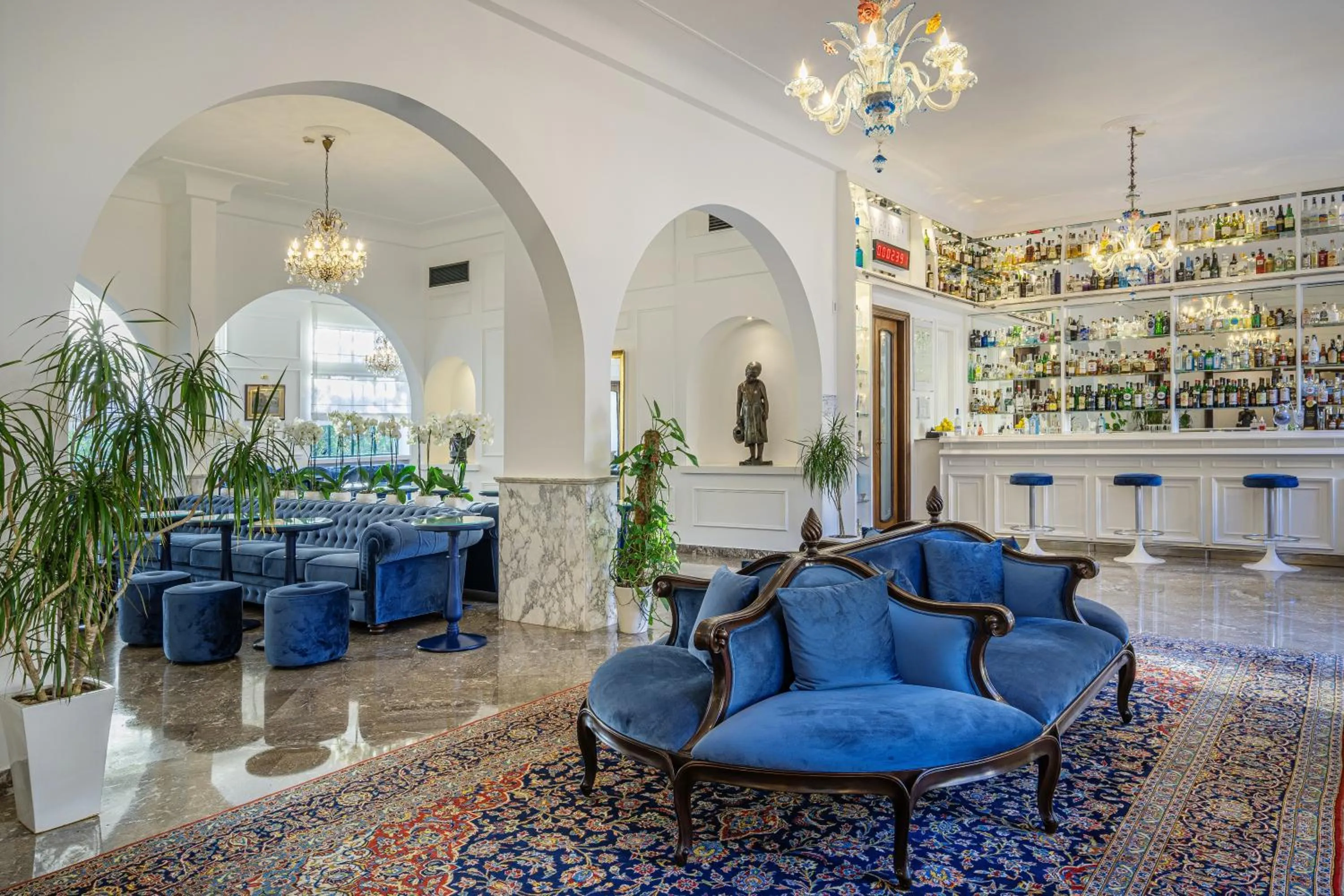 Living room in Majestic Palace Hotel