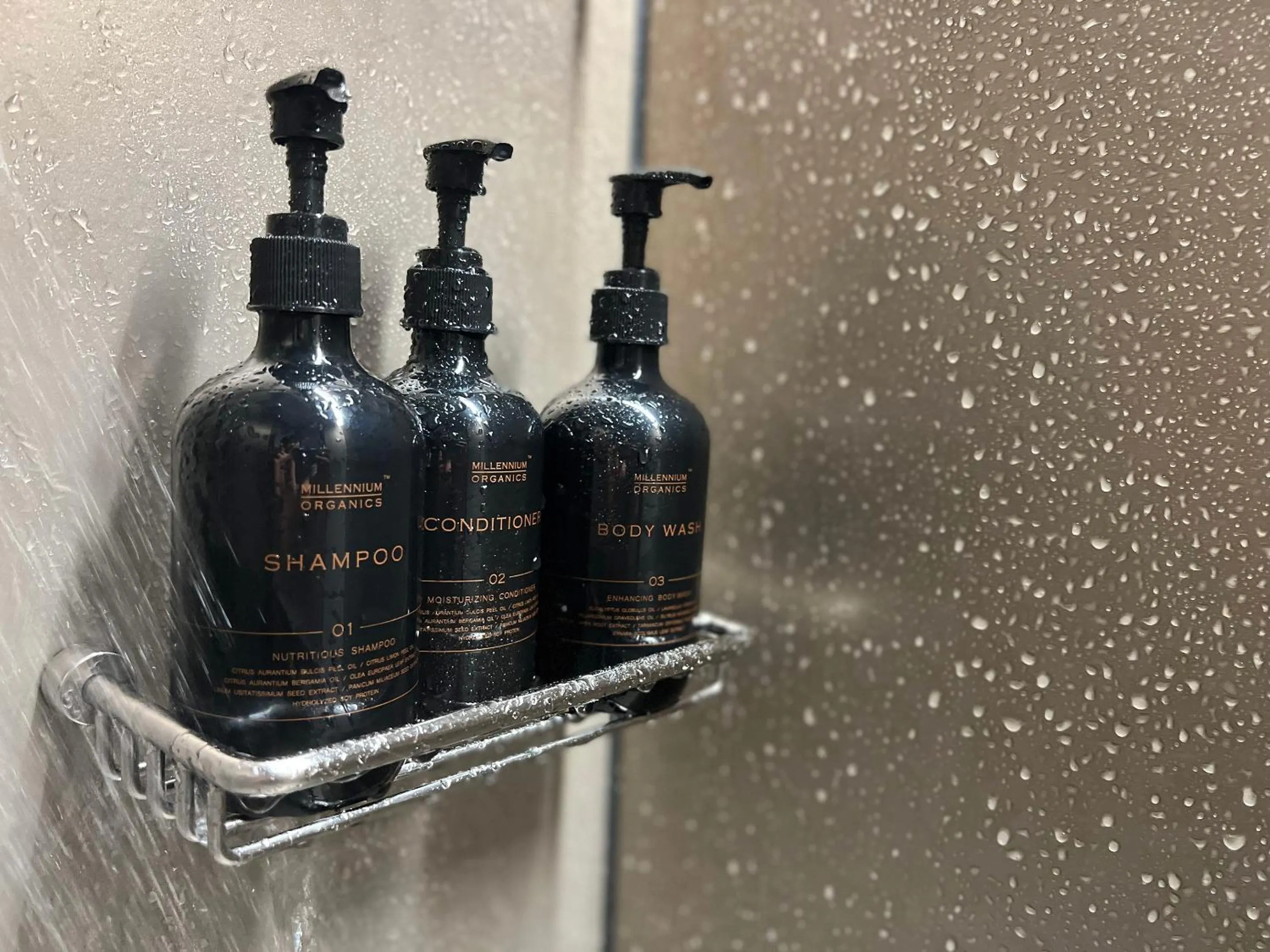 Shower in SETOUCHI KEIRIN HOTEL 10 by Onko Chishin