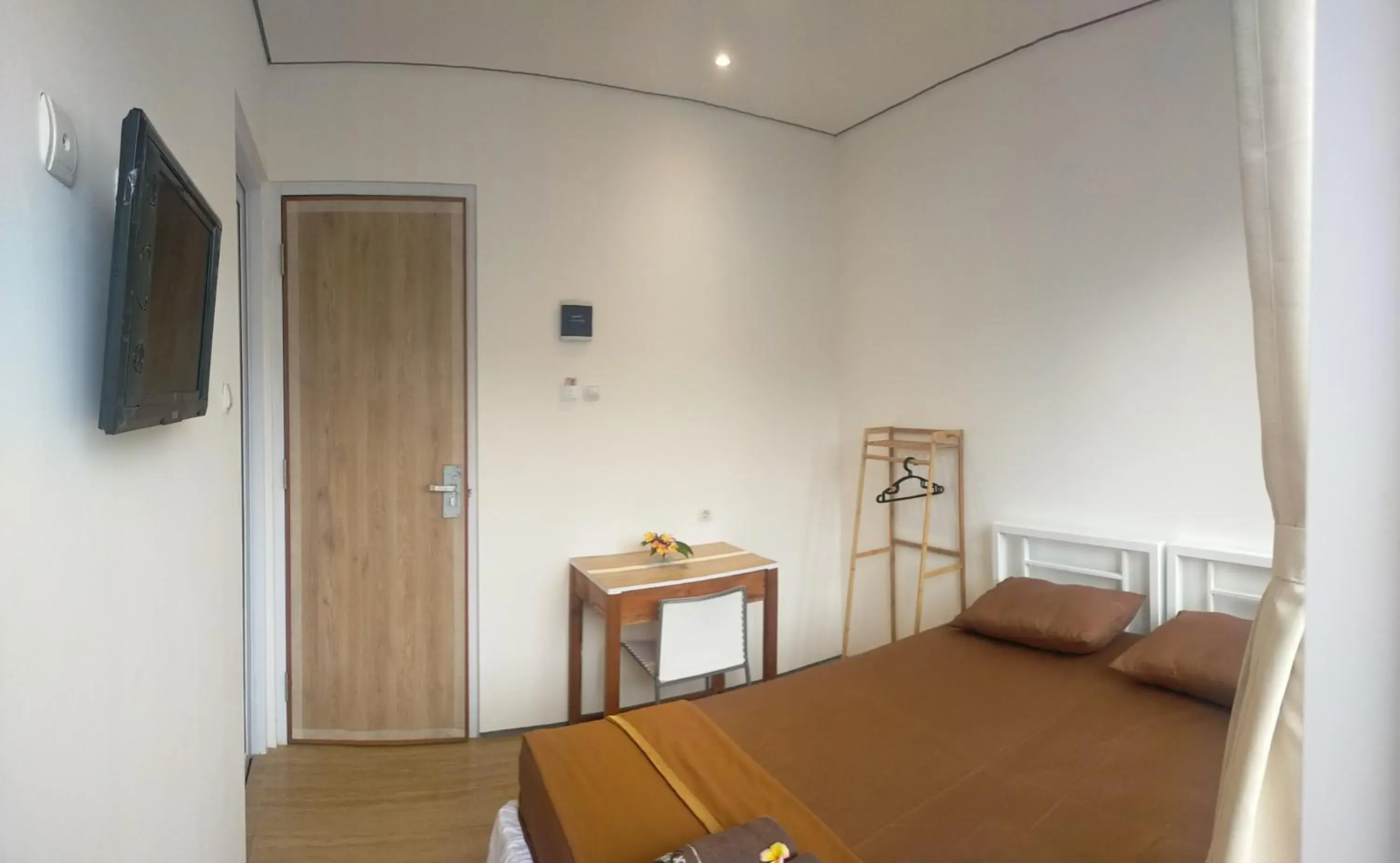 Double Room with Balcony in Rion Hostel Bogor Double Room with Balcony in Rion Hostel Bogor