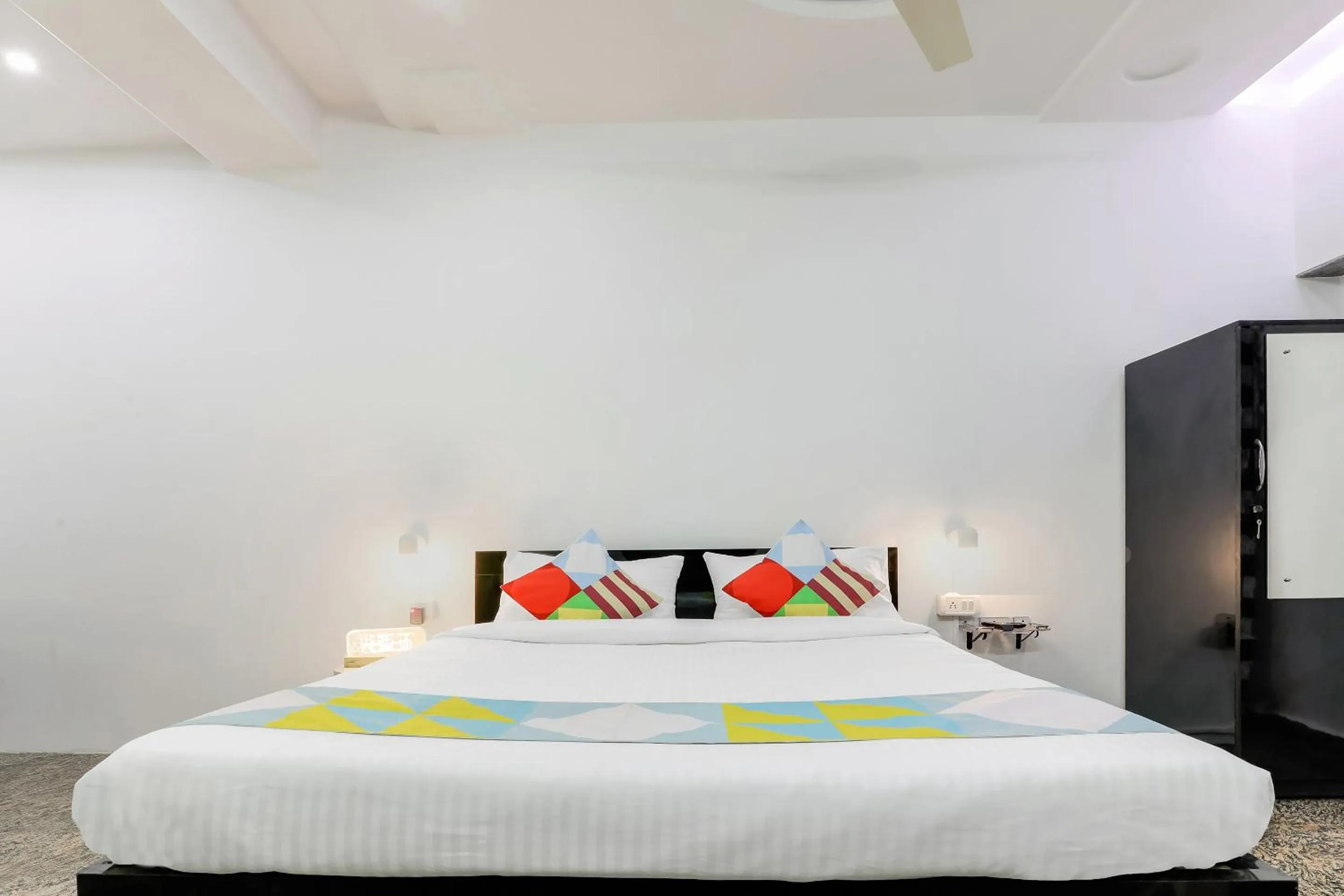 Bedroom, Bed in Hotel O Summer Hill Guest House