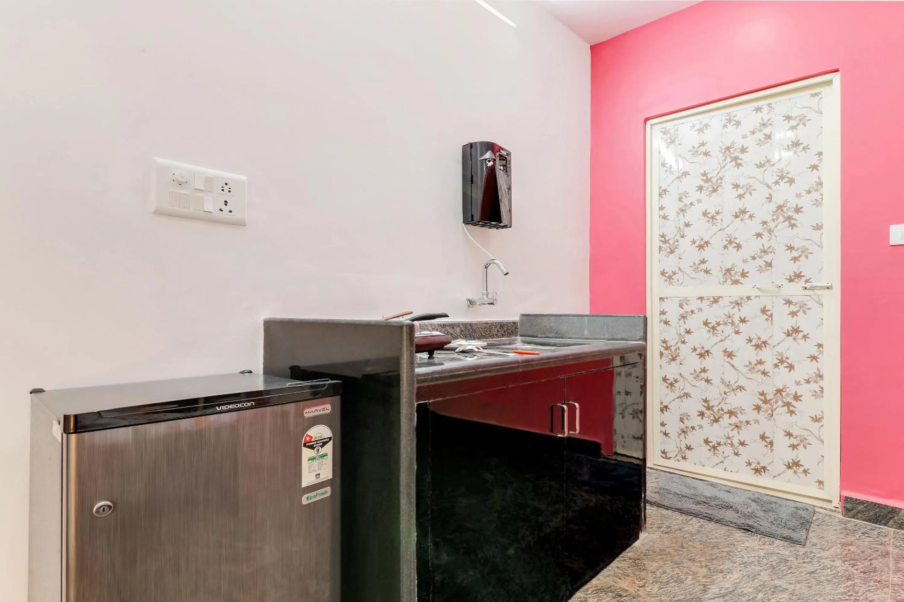 Kitchen or kitchenette in Hotel O Summer Hill Guest House