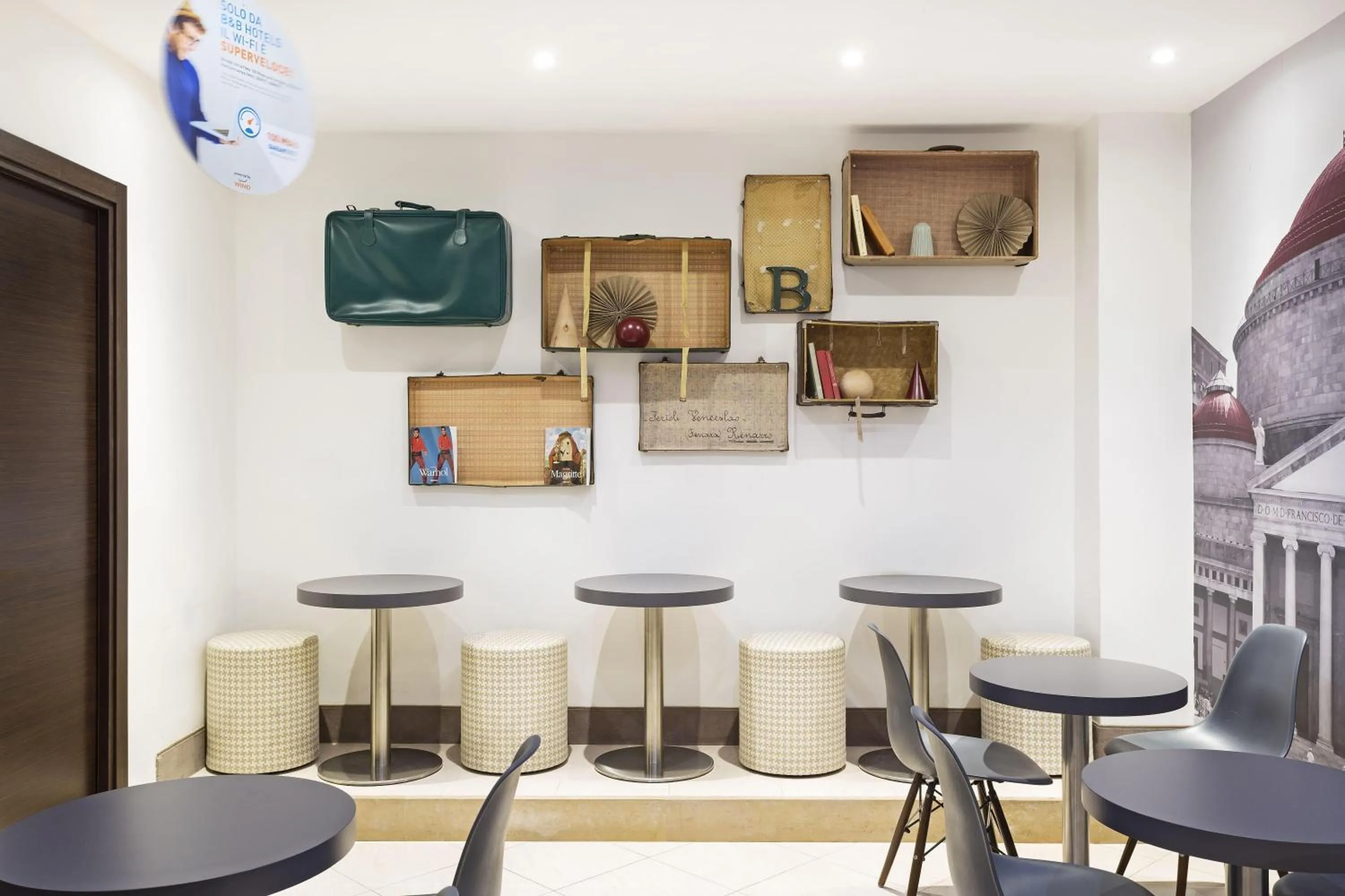 Lobby or reception in B&B Hotel Napoli