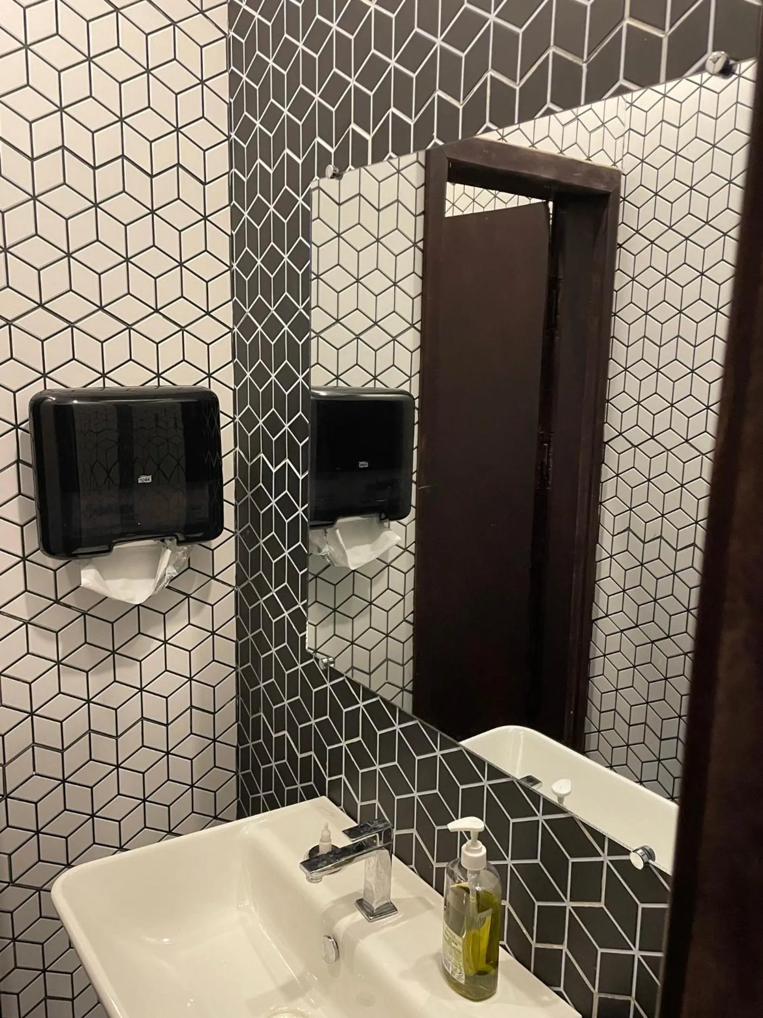 Toilet in HOTEL LES ARCADES