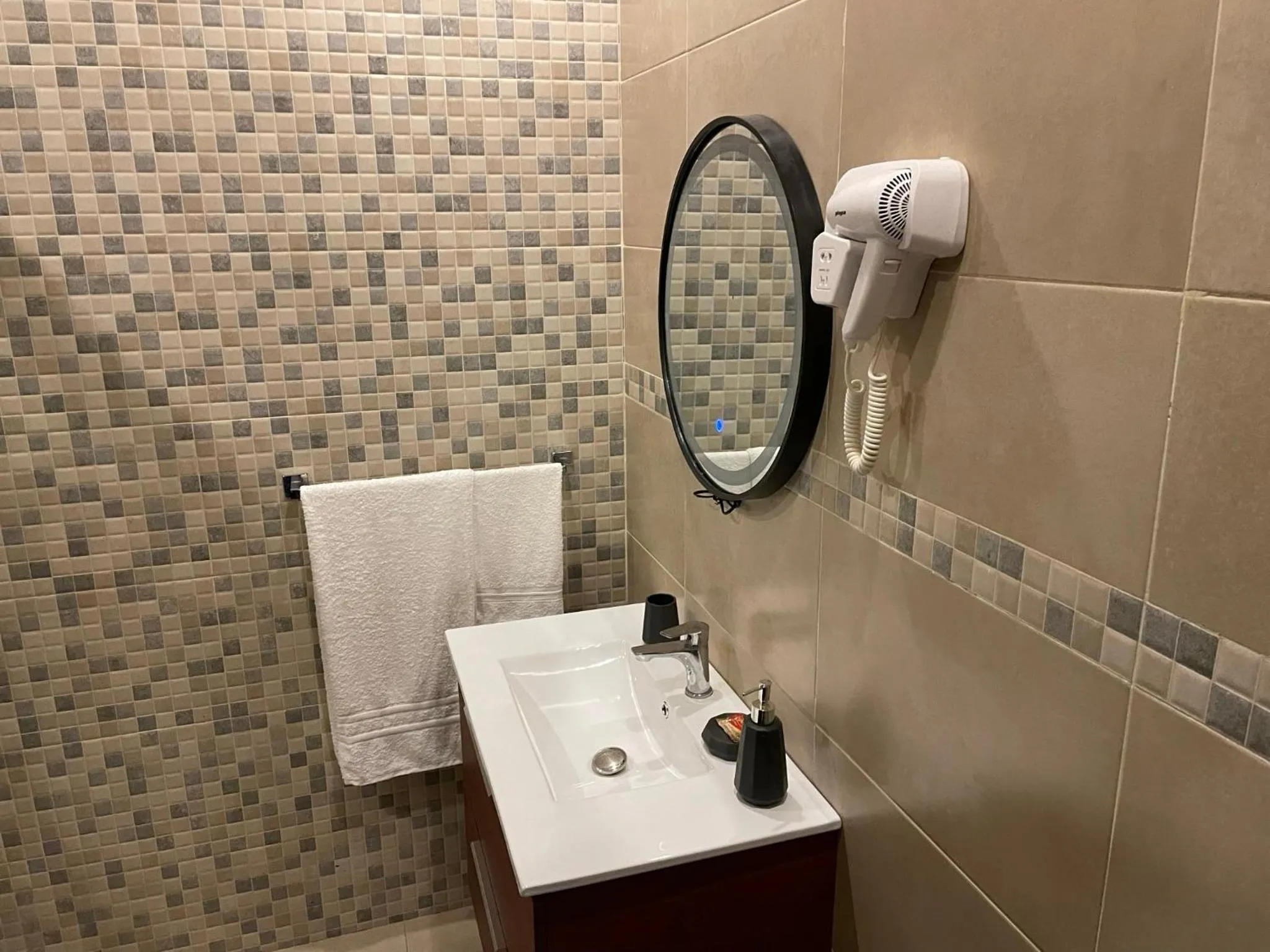 towels in HOTEL LES ARCADES