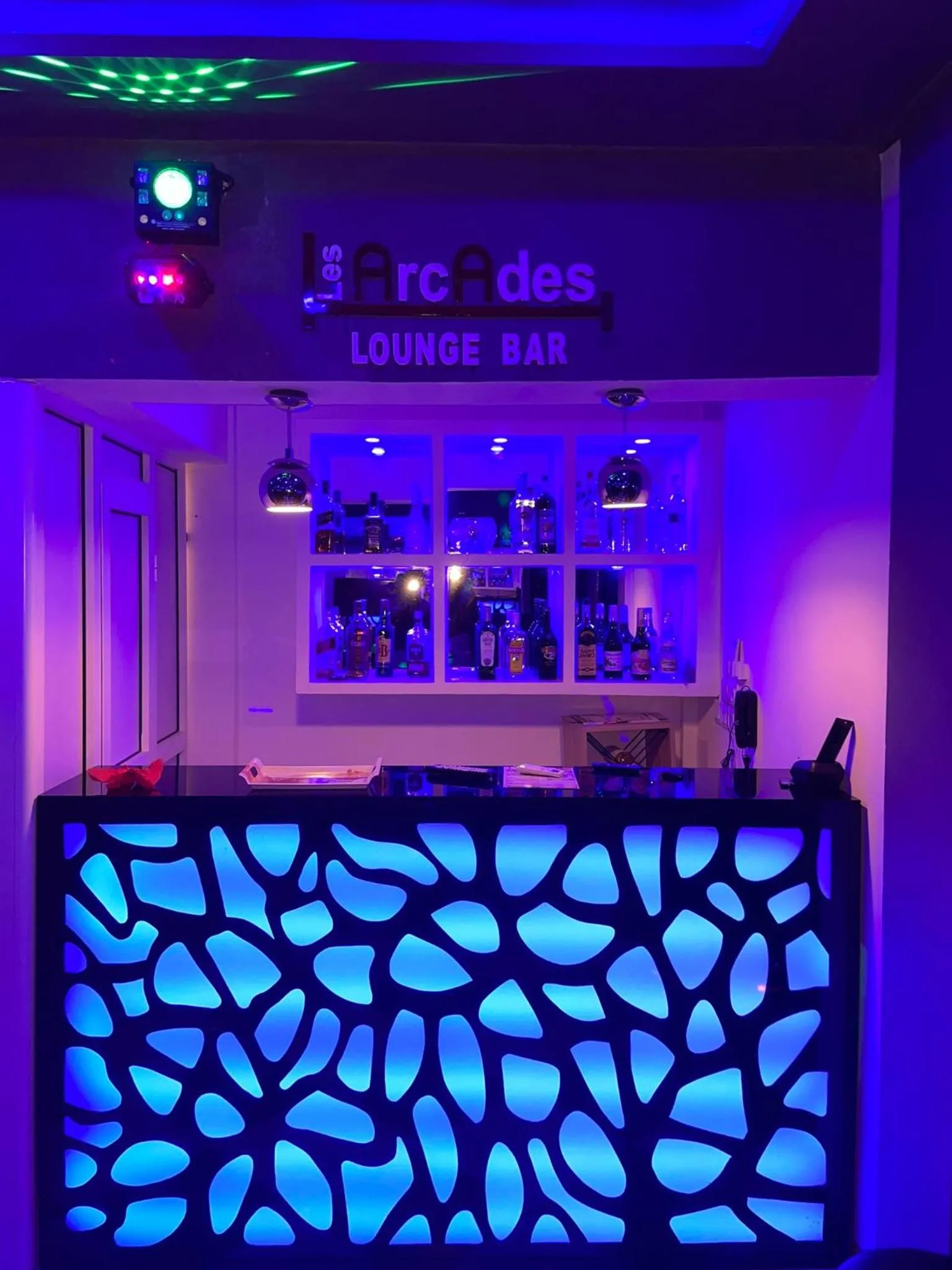 Nightclub / DJ in HOTEL LES ARCADES