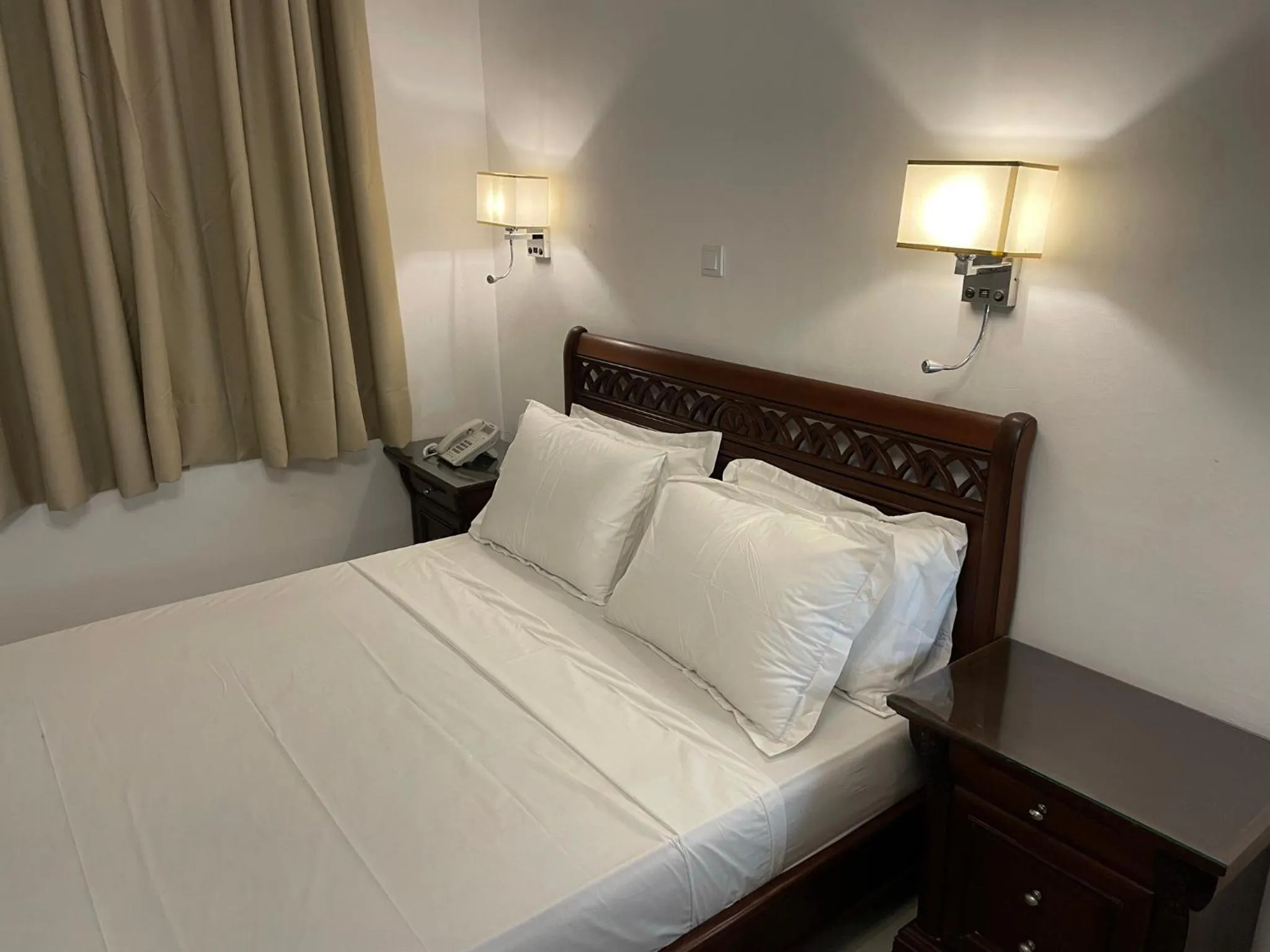 Bed in HOTEL LES ARCADES