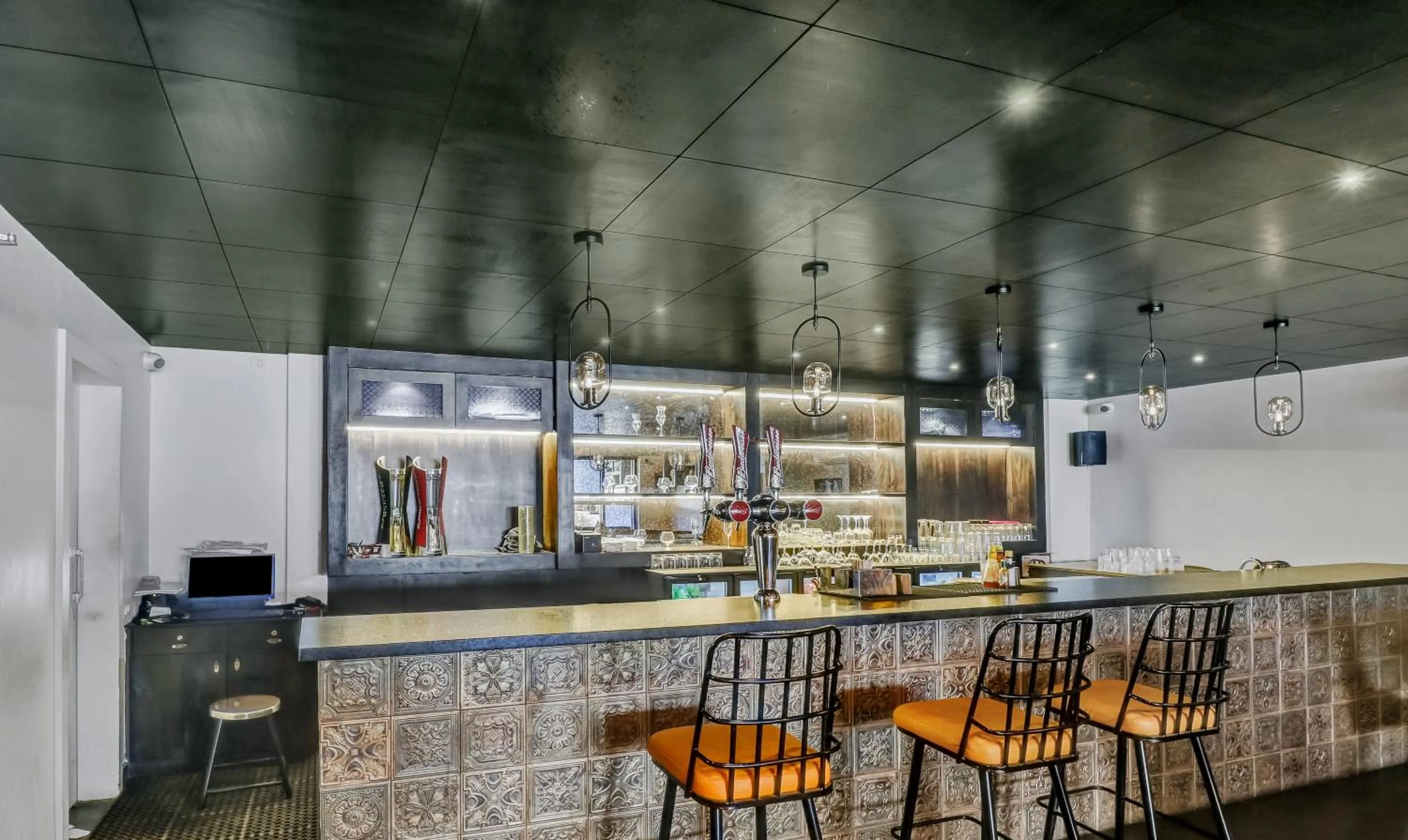 Lounge or bar in Treebo Three Drops