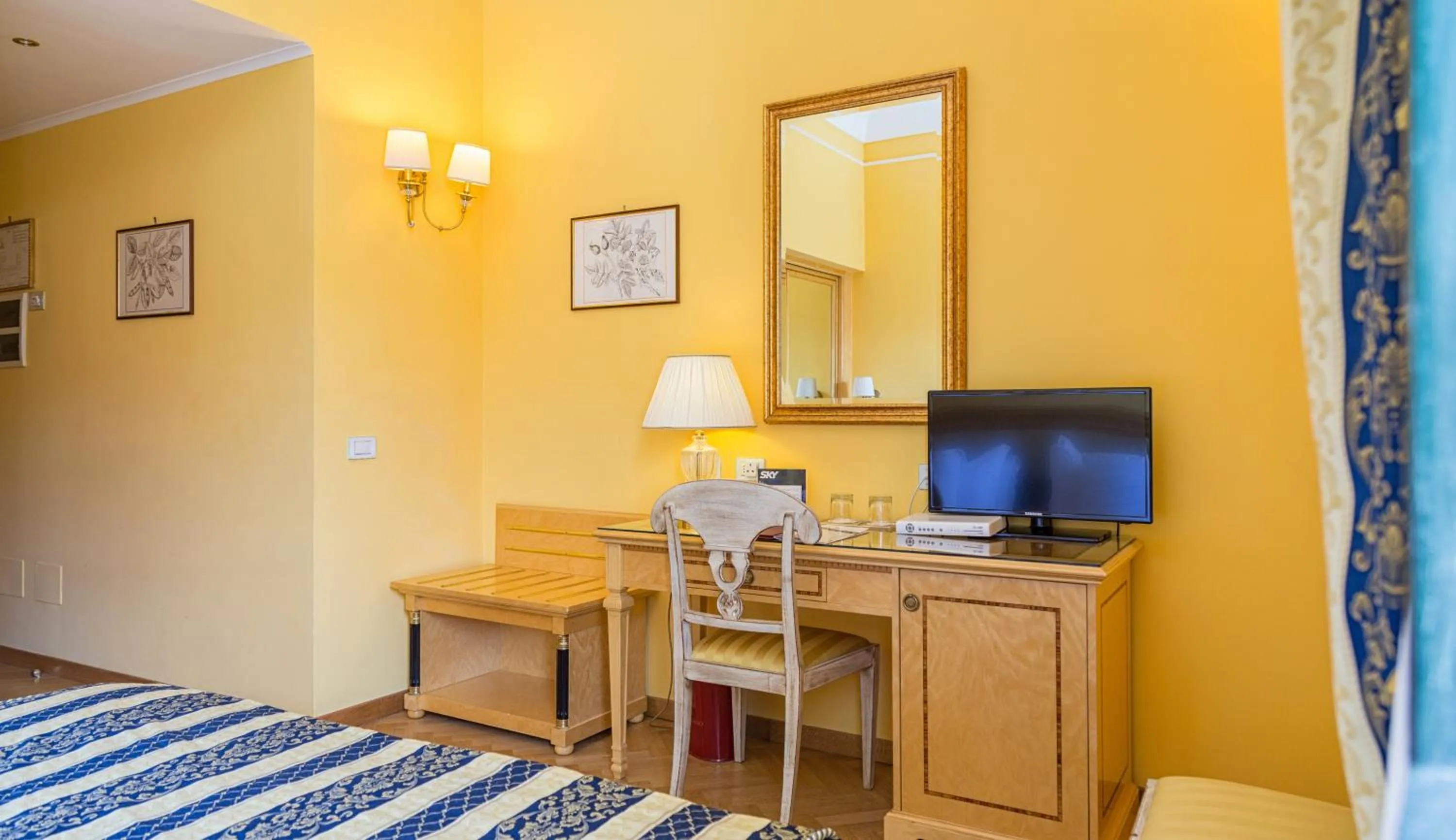 Bedroom, Bed in Imperial Hotel Tramontano