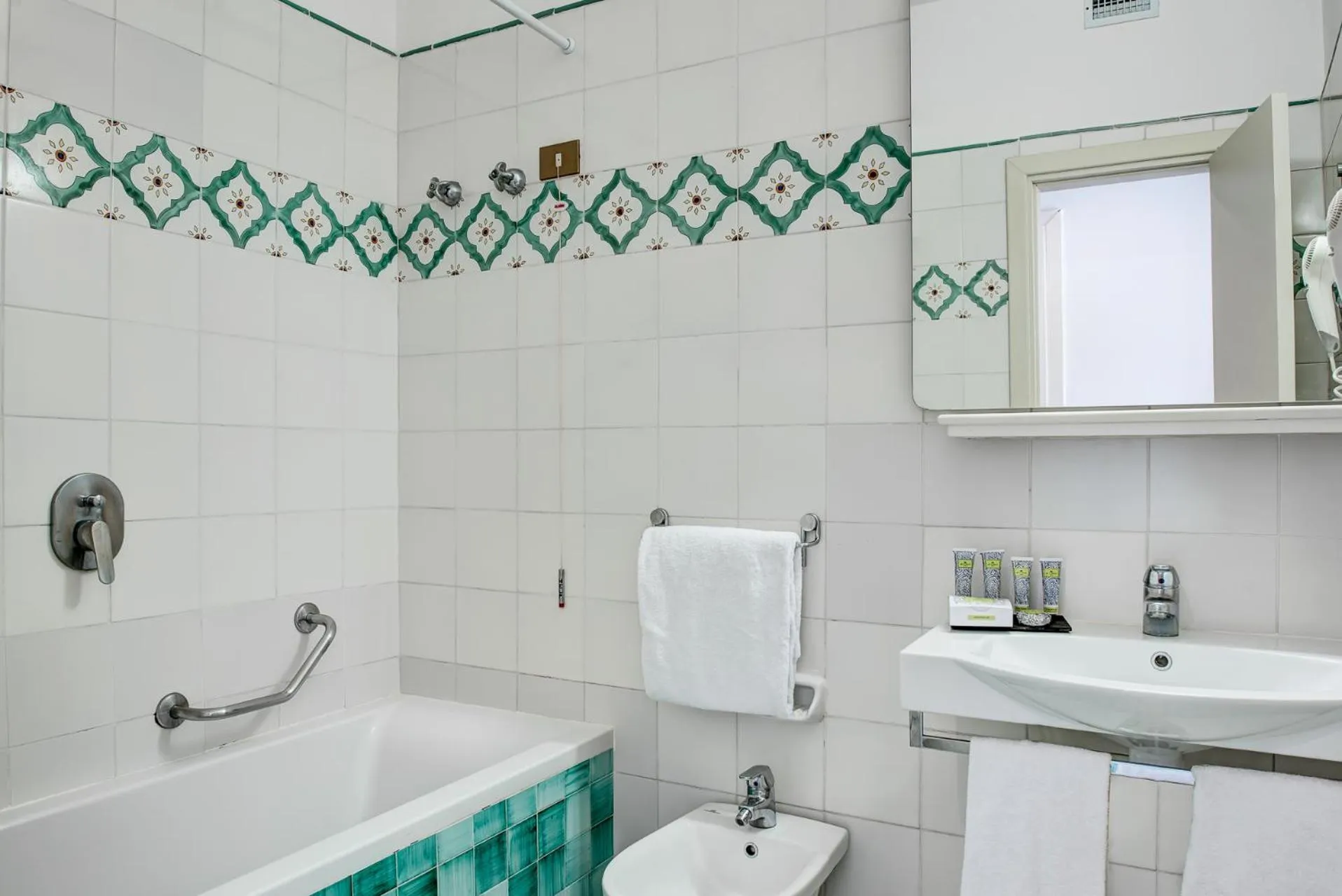 Shower in Imperial Hotel Tramontano