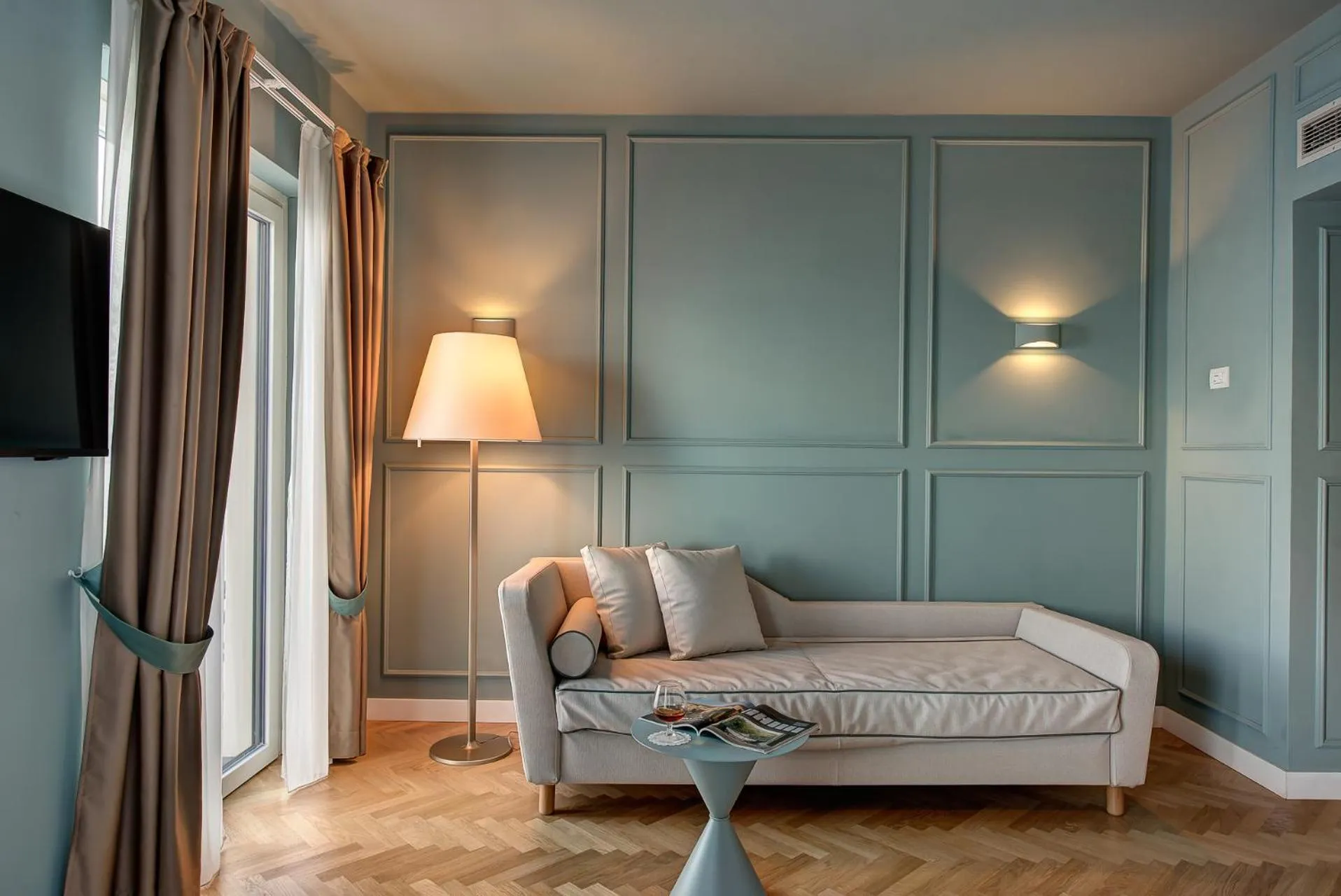 Living room, Bed in Imperial Hotel Tramontano