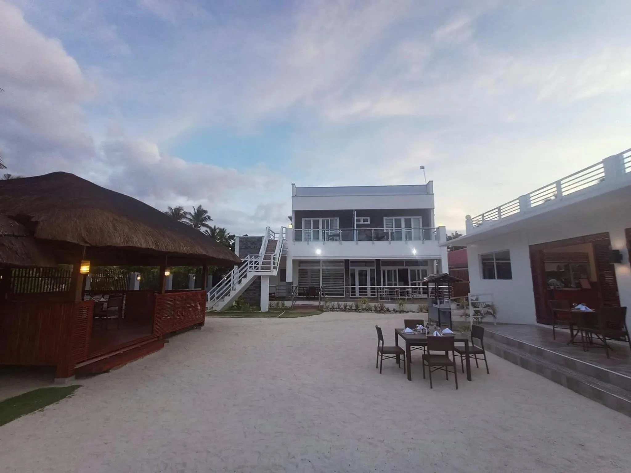 Maykenn Beach-Cafe-Bar and Restaurant