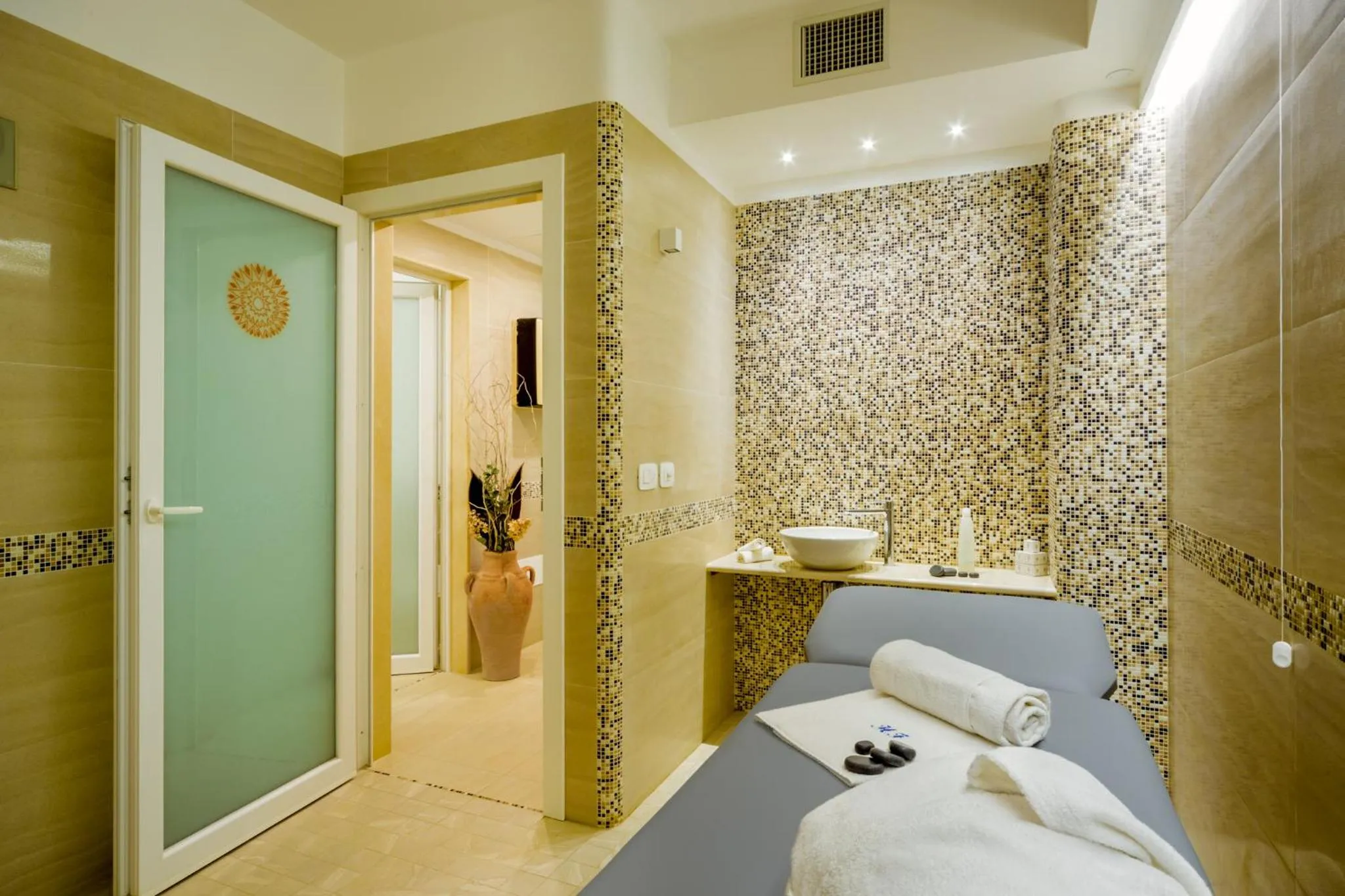 Hot Spring Bath, Bed in Hotel Floridiana Terme